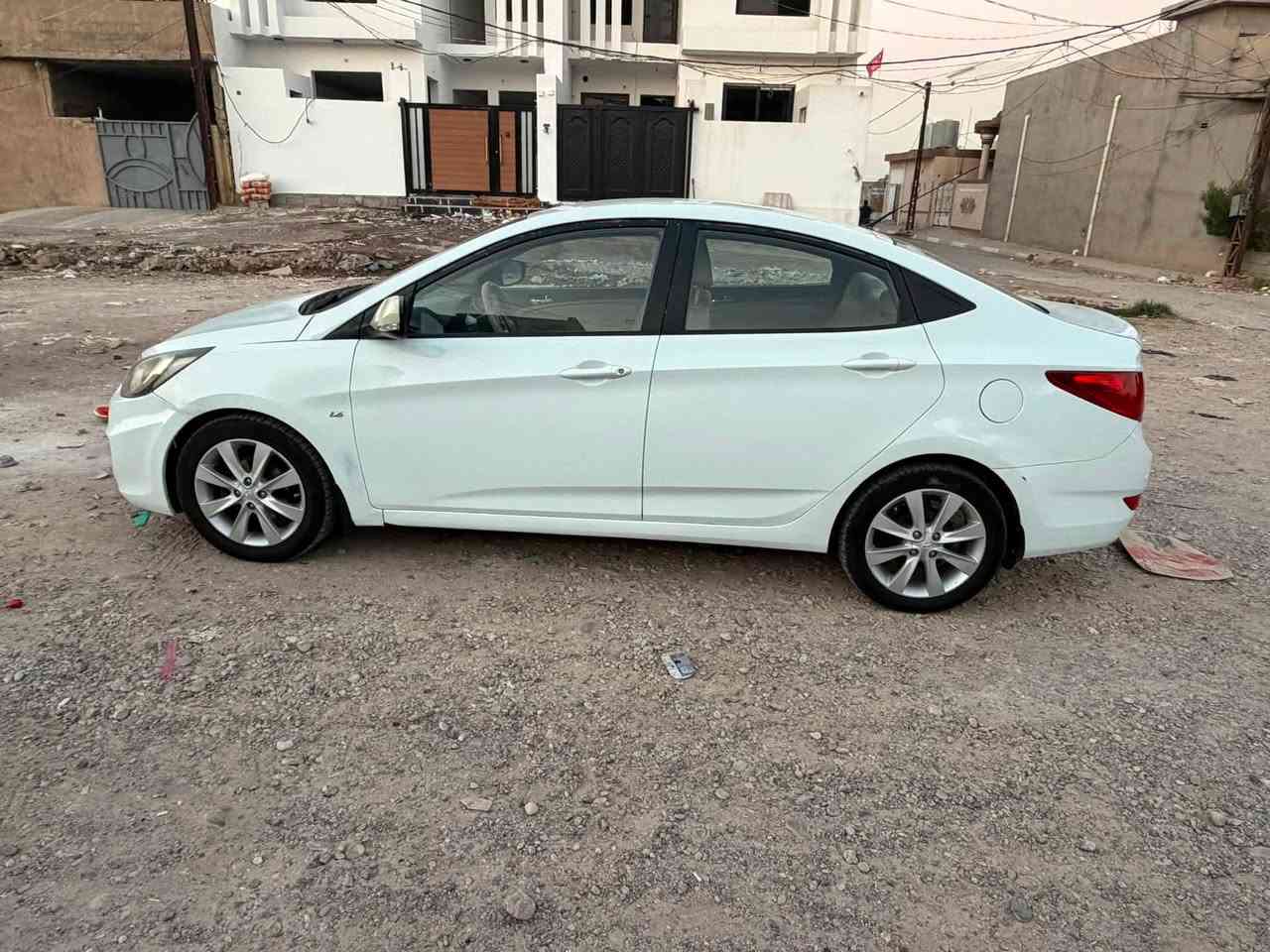 السلام عليكم                                                                         للبيع هيونداي اكسنت 2013 خليجي مكينه 1600 تحكم ستيرين اشاير بل مري 5ويل كب السياره بيها الجاملغ الامامي من جهت ل ل سائق ول بونيد ول باب سكن راش بدون ضربه
 ل سعر٨٥مجال بصيط الاتصال على الرقم ***********
