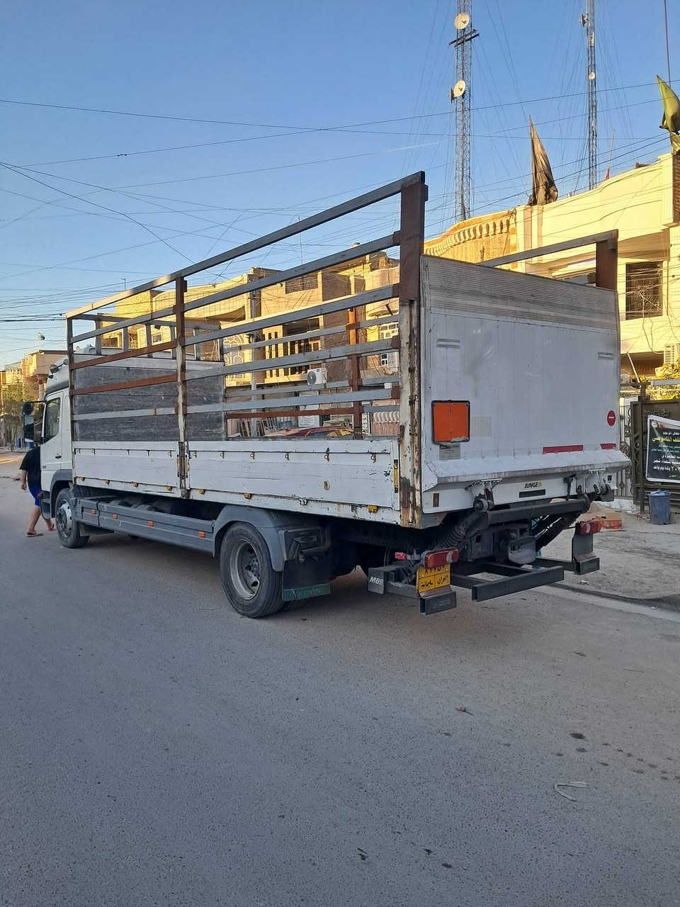 السلام عليكم اتيكو للبيع شمعه دبل قمارة دبل مناميه جام كهربائي كير 100 فقسه هاف وقفل سرعه 6 بستم 8 برغي موديل 2003 تايرات 22.5 بدي قطعتين باب جك مكفوله كفاله عامه رقم سليمانيه تستلم مني رقم الجديد مجموعه أكتروس امامي خلفي جوبلس قامه مكاني بغداد الشعب للاستفسار ***********\***********
