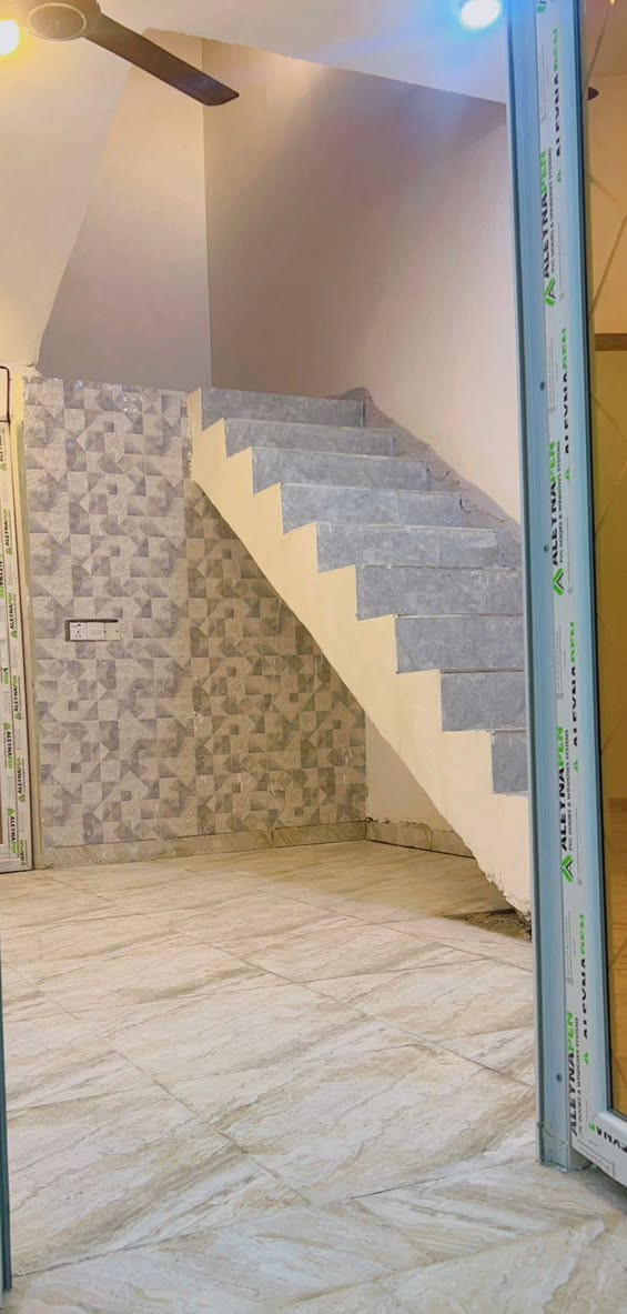 بيت للبيع مساحة 100م مربع 10×10  سند 25 مرقم ومشمول بالتطويب بي غرفه+إستقبال + صاله+مطبخ +صحيات + داخليةوخارجية) العنوان خلف حي الحضاره البو جاسم يبعد عن الحضاره 100 متر
الاستفسار أتصل  ***********+*********** واتساب او مراسلة الصفحة ***********
