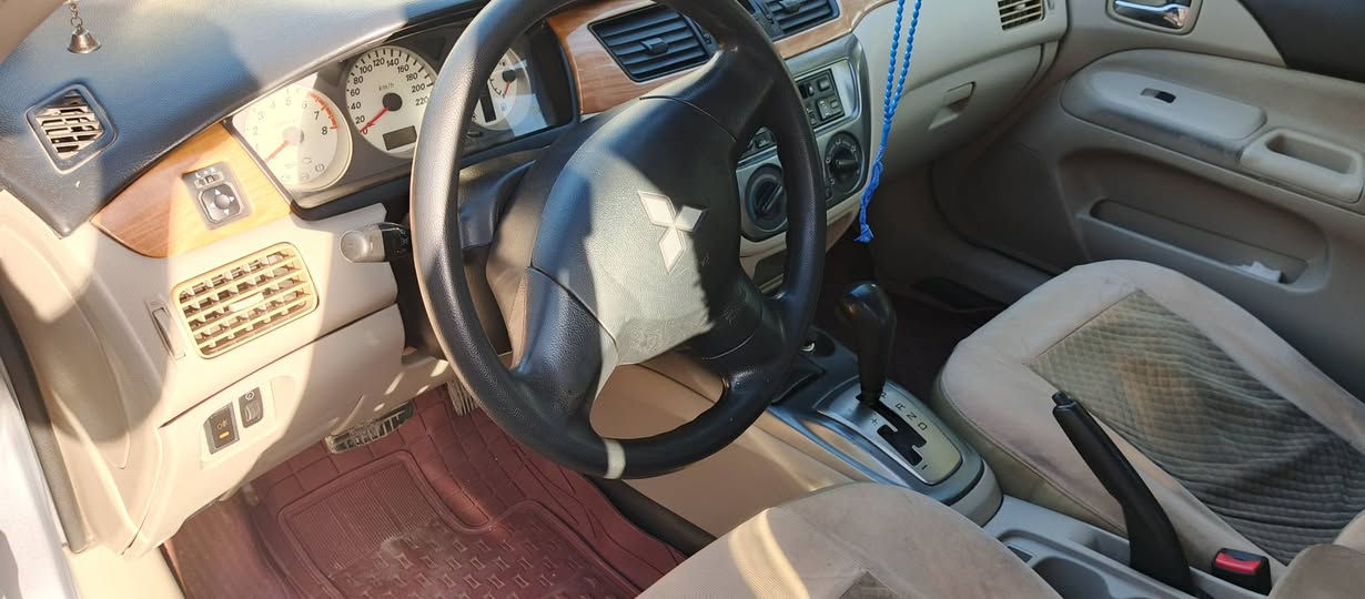 لانسر موديل 2010 جديد عد صبغ قطعتين بنيد وجاملغ سيارة حلوه ونصيفة ماشية 138 تبريد وتدفئة كير اوتماتيك محرك اسود 1600 صدر حديثا السعر 85 مع مجال قليل بغداد الرصافة الجسر الفرنسي قريب على حي البتول 
***********
