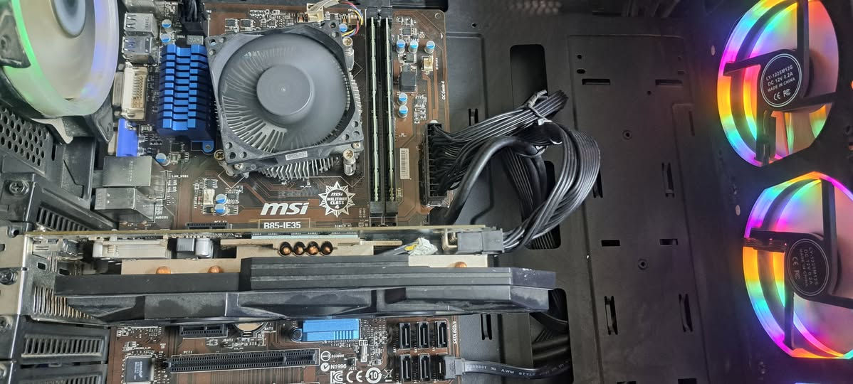 كيس تجميعه كوراي 5 جيل رابع

المعالج  Intel Core i4-4590

الرام -  ddr3 16 gb 

المذربورد  asus b85

الهارد    - ssd 260 hdd 500

كرت الشاشة  axel rx 580 8 gb

البورسبلاي 750 wt

سعر الكيس  250 الف 

الكيس بي 25 لعبة

رقمي ***********

بغداد
