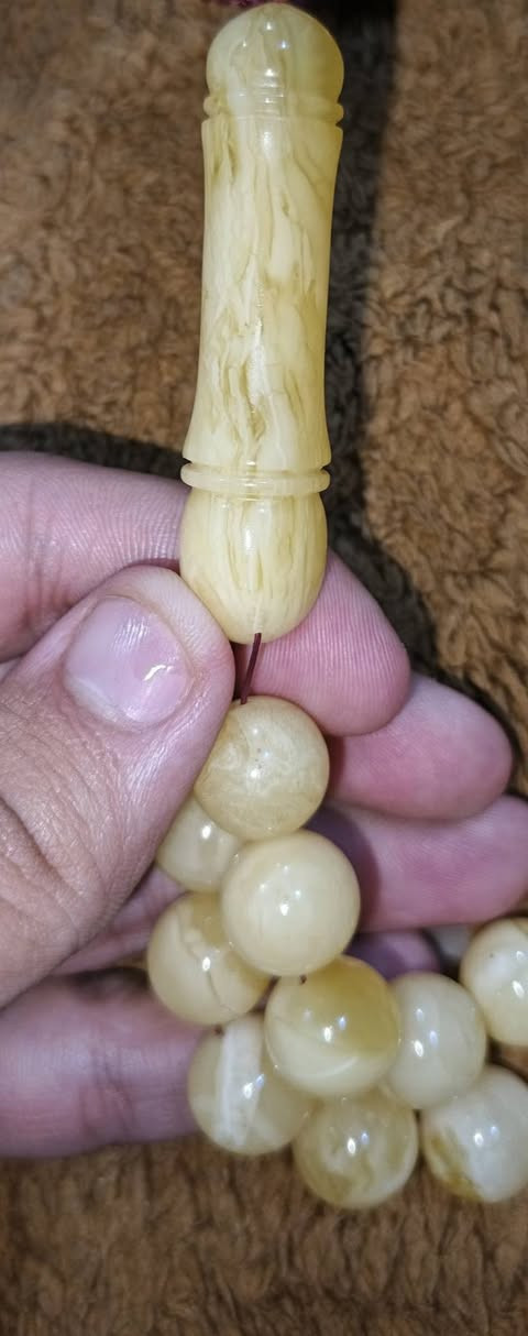 سلام عليكم للاخوة الكرام محبين وهواة الكهرب @الجميع 
سبحة كهرب حر طبيعي جبسية تشتجير بل كامل بياض 
شاهد استندر
وزن السبحة ٩٥غرام مع الكركوشة والفواصل ٨٦غرام عدا الكركوشة والفواصل 
عدد حبات السبحة ٥١حبة +٤حبات سبير كركوشة
سعر الغرام ١٢دولار أنسب سعر في السوق حالياً 
للاستفسار والاتصال وتساب *********** 
عنوان بغداد عالم السبح والاحجار الطبيعيه بيع وشراء مباشر اوعن طريق مزادات عالم السبح والأنتيك وجميع المزادات
