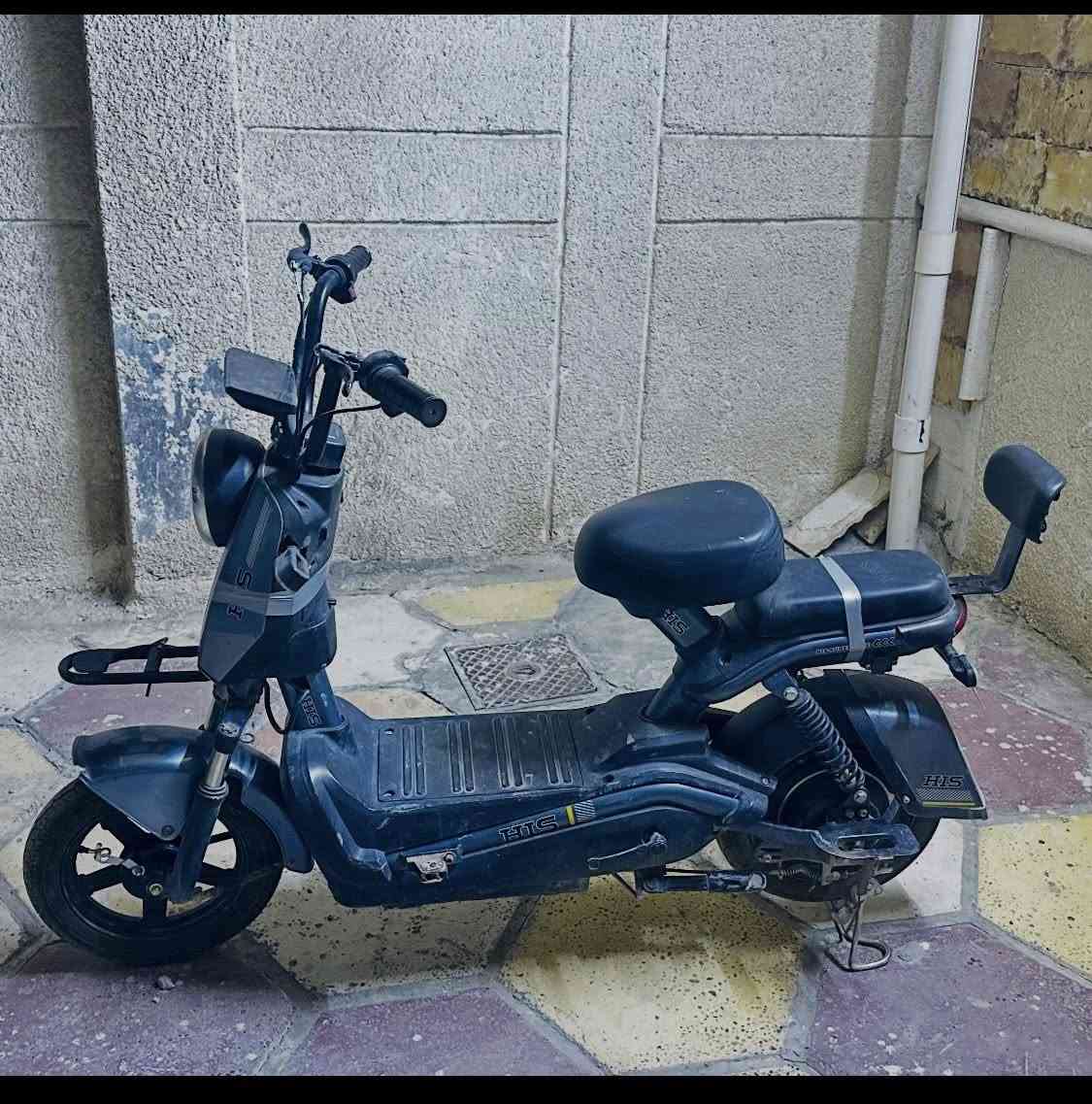 دراجه شحن شغاله مابيهه اي نقص بطاريات جدد السعر 190 الف وبيهه مجال وضمان بيهه اسبوع  لتواصل *********** بغداد الكرخ
