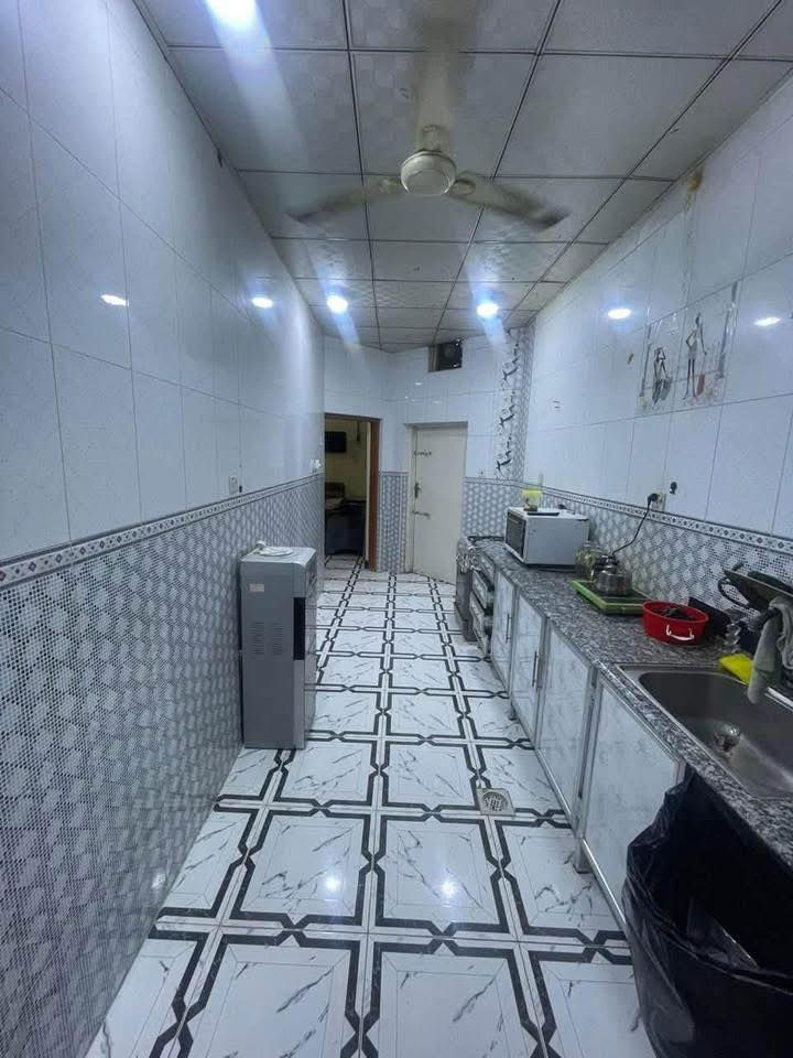 بيت مؤثث للايجار في الحكيميه بناء حديث موقع ممتاز يحتوي غرفة منام ، استقبال ، مطبخ ، صحيات
.
سعر الايجار 850 الف 
. 
للمعلومات اكثر الاتصال على الارقام 
*********** 
***********
او زيارة موقعنا 
البصره _ شارع عام حي الزهراء _ قرب مستشفى النفط 
الذهبي للاستثمار العقاري
مجاز قانونياً
