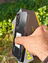 بوكو اف 7 • ذاكرة ٥١٢ • مبدل شاشة