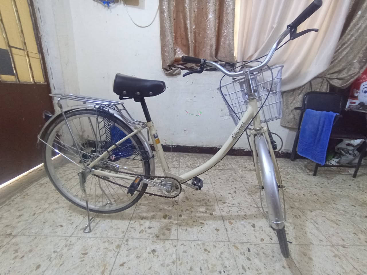 السلام عليكم بايسكل بطة نضيف مابي اي شي مستعمل قليل مختم السعر 125 وبي مجال مكاني بغداد *********** راسلني واتس
