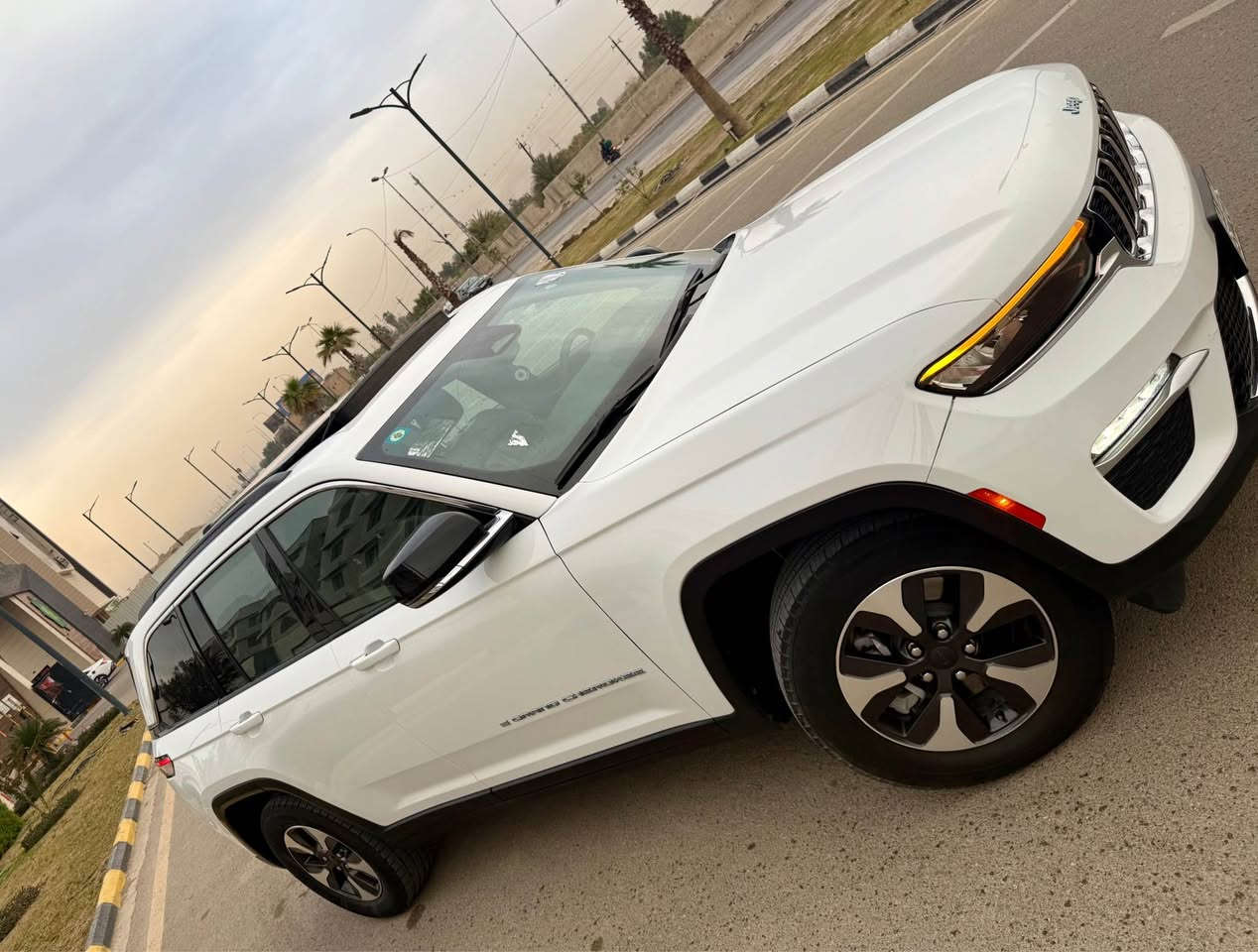 ‎جيب كراند شيروكي  
4XE 2024 وارد امريكي
‏2.0L Turbo

‏‎حجم المكينه : 2000  تيربو + هايبرد + بلك ان 
‎المسافة المقطوعة : 37 الف ميل
🔴كير و محرك كفالة 
🔴 حادثها بسيط جدا شويه بالباب و شويه بالبنيد  موجود السونار و صور الحادث و السيارة بدون ايرباك و كل قطعها اصليه حتى الدعاميات نفسهن جايات ويه السياره 
🔴 بدون  ايرباك 

1. رقم بغداد تحويل مباشر 
2. بصمة تشغيل و ابواب 
3. بانوراما طكتين 
4. شاشة كبيرة 
5. تشغيل عن بعد و نظام ترحيب عند الاقتراب 
6. كشنات جلد 
7. كشنات كهرباء و تدفئة بالكشنات و الستيرن
8. كرسي السايق وضعيات و ميموري 
9. الصندوق كهرباء 
10. رادار 
11. خمس وضعيات قيادة 
12. كير ماوس 
13. لايتات لد و بك لايد لد 
14. و بعد مواصفات الجيد اللمتدد

السعر : 315 $ ( ٣ شدات و ١٥ ورقة ) 
‎تفاصيل اكثر هذا رقمي ***********
