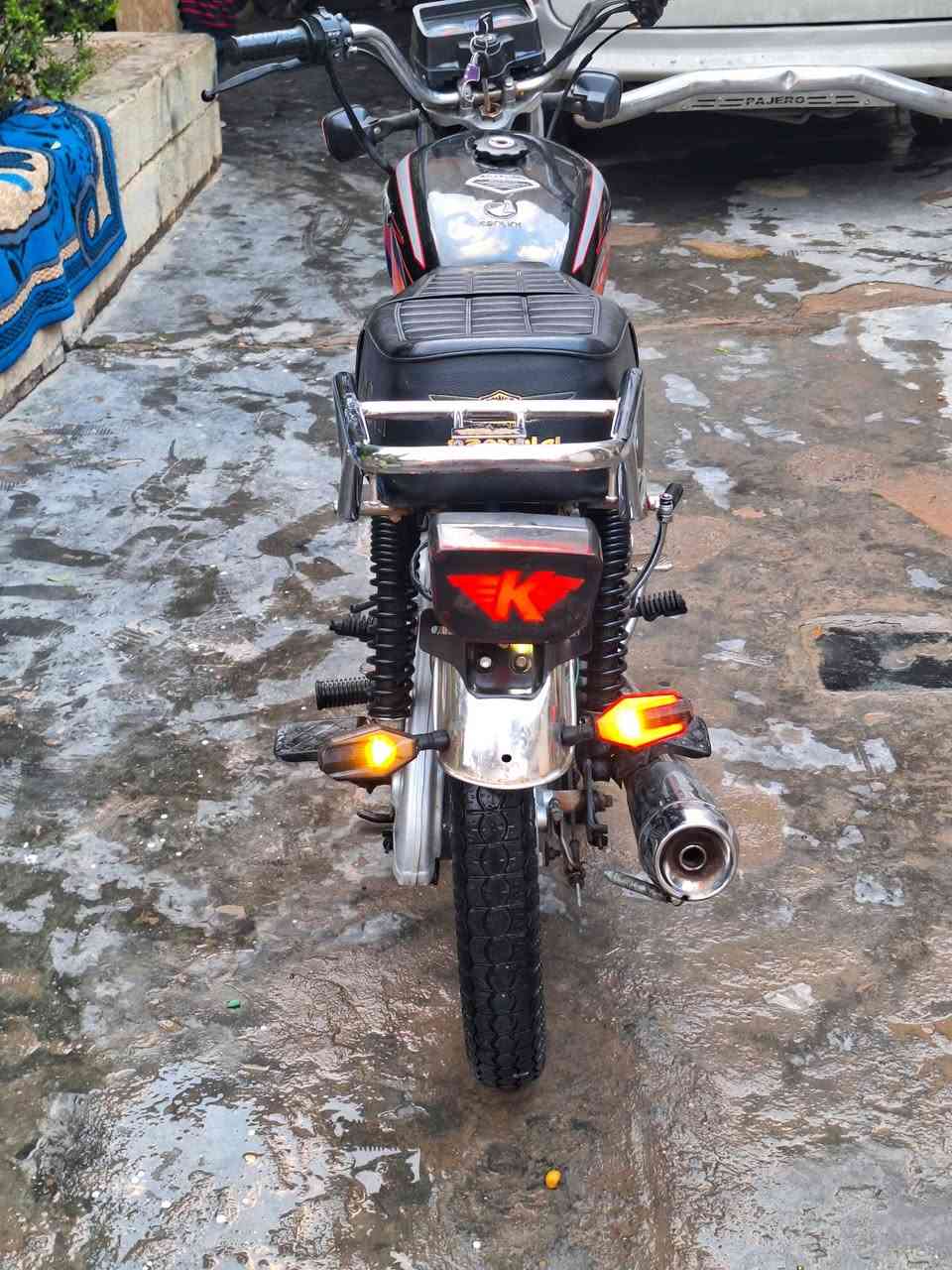 سلام عليكم دراجة للبيع مراوس سيفان موديل ٢٢ ٥ كير سلف كهربائيات كله شغاله مكينه تايرات جدد مكان الحفريه ***********
