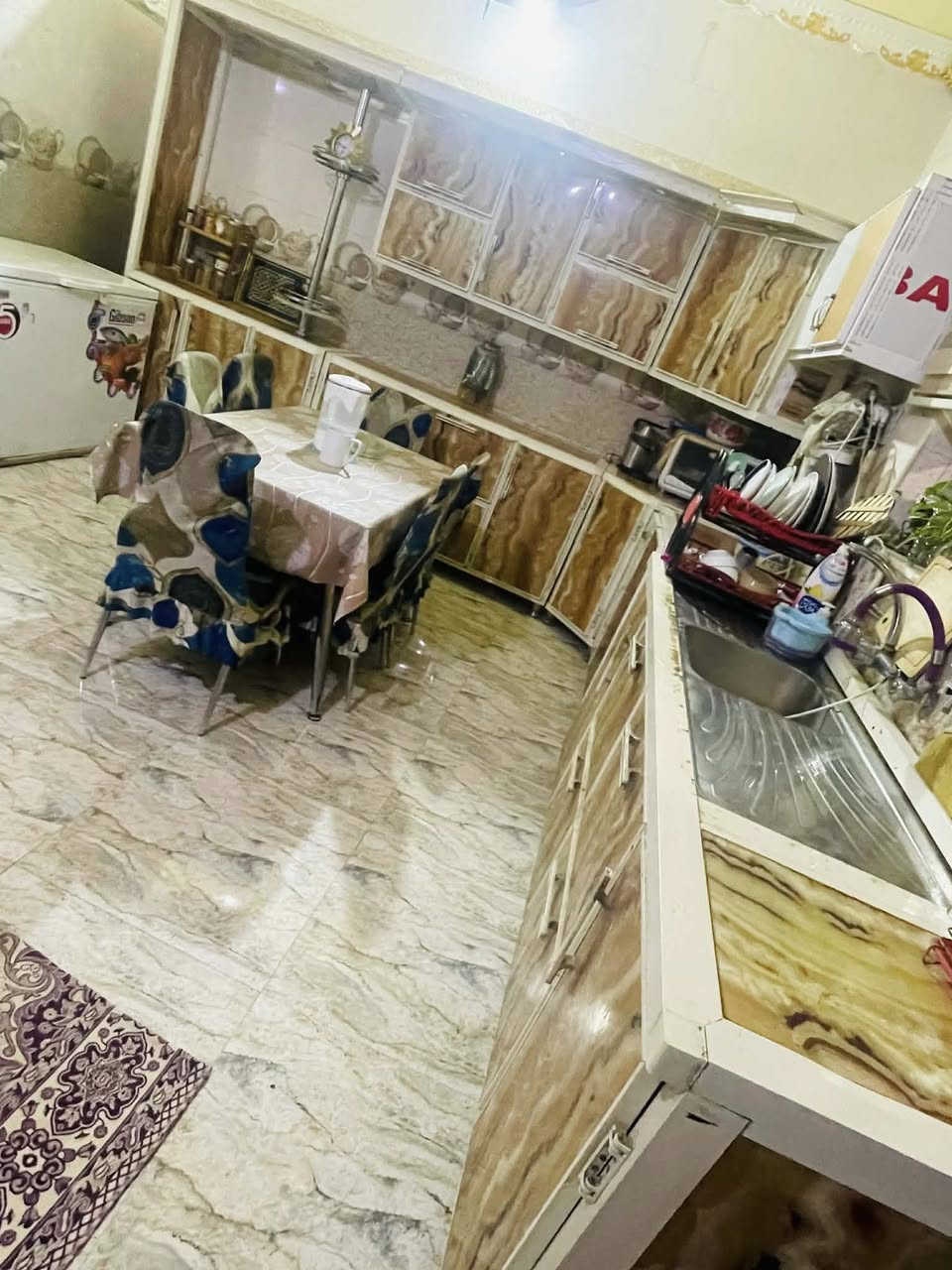 كاونتر المنتيوم  كامل هو ملحقاته نفس بالصوره نضيف للبيع موجود بالحله م ***********
