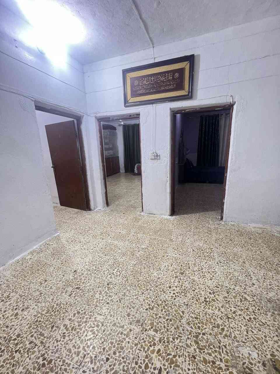 سلام عليكم بيت بغداد الحسينية سكلات بل 13 قروب شارع ال20 مساحة 200متر قاط ونص4غرف نوم وصالة وستقبال كلش جبيرة مطبخ وهول وترك تصال *********** وتساب فقط ‭0787 421 9399‬سعر مناسب خاص
