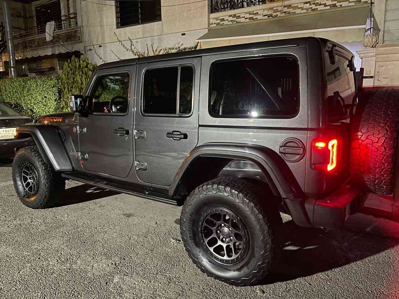 جيب رانگلر موديل 2021 فئة ريبيكون ومحدث كامل تحديث 392 محرك v4  2.0T فورويل  كير اوتوماتك 
 ((السياره كلين  كلشي ع الفحص السيارة تحديث كامل و جماليات و كماليات السيارة معلايه و تايرات و وياله مميز 
سقف كامل تنفتح بانوراما مكشوف ومحرك و كير و كهربائيات و اكسل و كلشي بشرط الفحص برغي ممفتوح

السعر 275 ( ترهم مراوس حسب القناعه ) 

الرقم مو ويه السياره انطي غير رقم للمشتري 
عنوان السياره بغداد    
.
***********
