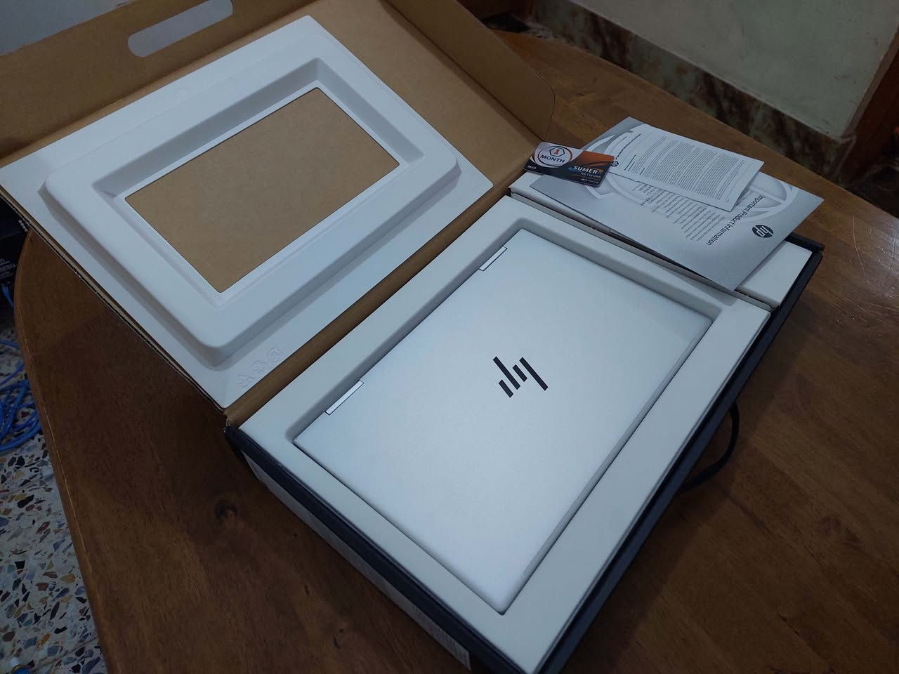 السلام عليكم جيل 13 موديل hp envy من الفئات العليا من شركة hp ...لابتوب لمس TOUCH قلاب 360 درجة...بلون وشكل وتصميم مميز جدا..شاشة الوانها طبيعية مشبعة ولا اروع .. سوبر سلم مصنوع من المعدن مع هارد نوع SSD NVME حجم 512 ورام 8 وكرت شاشة نوع IRIS ..كيبورد ضوئي ثلجي 3 درجات مع بصمة اصبع وبطارية تدوم لساعات طويلة الجهاز جديد ما مستخدم وكارتونتة وكل ملحقاتة ويا ملائم للبرامج الهندسية  والتصميم والبرامج والدراسة والاعمال وغيرها... للاستفسار الاتصال *********** او *********** (واتس)
