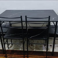 ميز و 4 كراسي نظيف جدا و بسعر مناسب للتواصل 07740936891