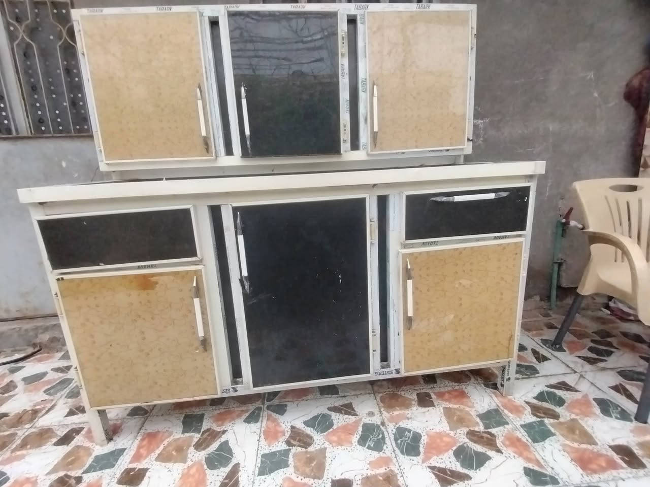 سلام عليكم كاونتر متر او نص قطعتين كلش نضيف السعر 150 (***********)
