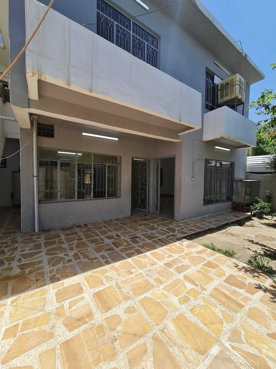 للأيجار الدار الطابق ألارضي🏠(المساحة220م)

الموقع الدار/حي البلديات قرب جامع سليمان 

غرفتين نوم وهول واستقبال واسعة ومطبخ وصحيات وحديقة وكراج 

(بدل ايجار الدار 450الف)

للأستفسار مراجعة مع مكتب الوطن للتجارة العقارات  
العنوان الموصل حي البلديات من جهة السكر قرب سانكو مول 

أو الاتصال على الارقام التالية 
كؤرك/*********** 
أسيا /***********
