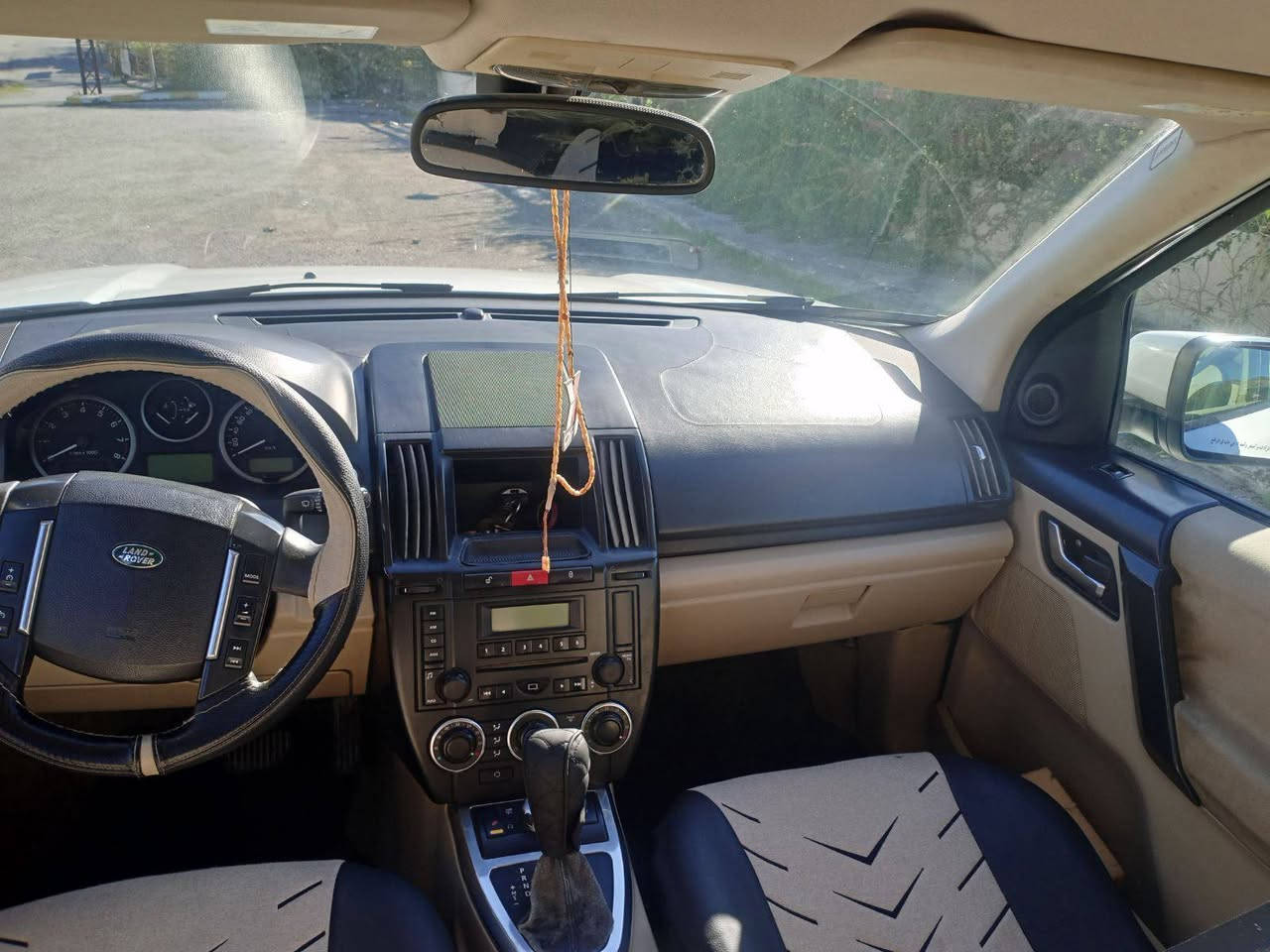 لاند رۆڤەر 2011 ڕەنگی سپی 
گێر ئۆتۆماتیک 
گراین شەفت تاک ئەکسلە
تەقەوڕەقەی تییانییە
بەشەرتی هەموشتێ ئەی فرۆشم
تایەی تازەیەسەنەوی تازەیە
یەک بستی سندوقی بۆیاخی هەیە

سـعـر : لە کۆمێنت داوابکە ڕاستەوخۆ بۆت دێت 📥 

گێر و مەکیەنەی بەشەرت 
هیچ کێشەیەکی تێدا نییە 

ژمارەی خاوەنەکەی 
***********
***********
