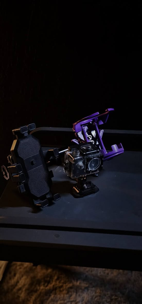 السلام عليكم 
خوذة ايرون مان اسود طافي والداخل احمر السعر 75
ستاند جهاز اصلي السعر 5
حامل اكواب قلاب السعر 5
سلايدر سكان يتكبر ويتزغر بوري عريض السعر 10
كامرة دراجة مع كامل ملحقاتها السعر 10
حزام ستاند جهاز ينشد على الصر وعلى الراس السعر 5
صندوق دلڤري مع تجوة ظهر السعر 30
صندوق + تجوة + سماعات اصليات السعر 80
العنوان بغداد الشعب 
الرقم ***********
