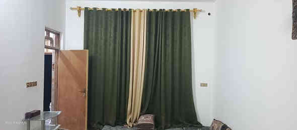 السلام عليكم 
يوجد بيت للبيع في الصقلاوية منطقة الشهداء  الثانية مجاور جامع الگيلاني المنطقة الزراعية يبعد 100 متر عن الشارع العام 
يحتوي البيت على غرفتين 5×4 +صالة 10×4 + مطبخ 5×4 +استقبال 7×4+مدخل استقبال 2×2 + حمام داخلي 2×3 
مساحة للبيت 325 عرض 13 طول 25 + حديقة 13×8
رقم الهاتف 
اثير:- ***********
كورك:- ***********

السعر 65 وبي مجال للشراي
