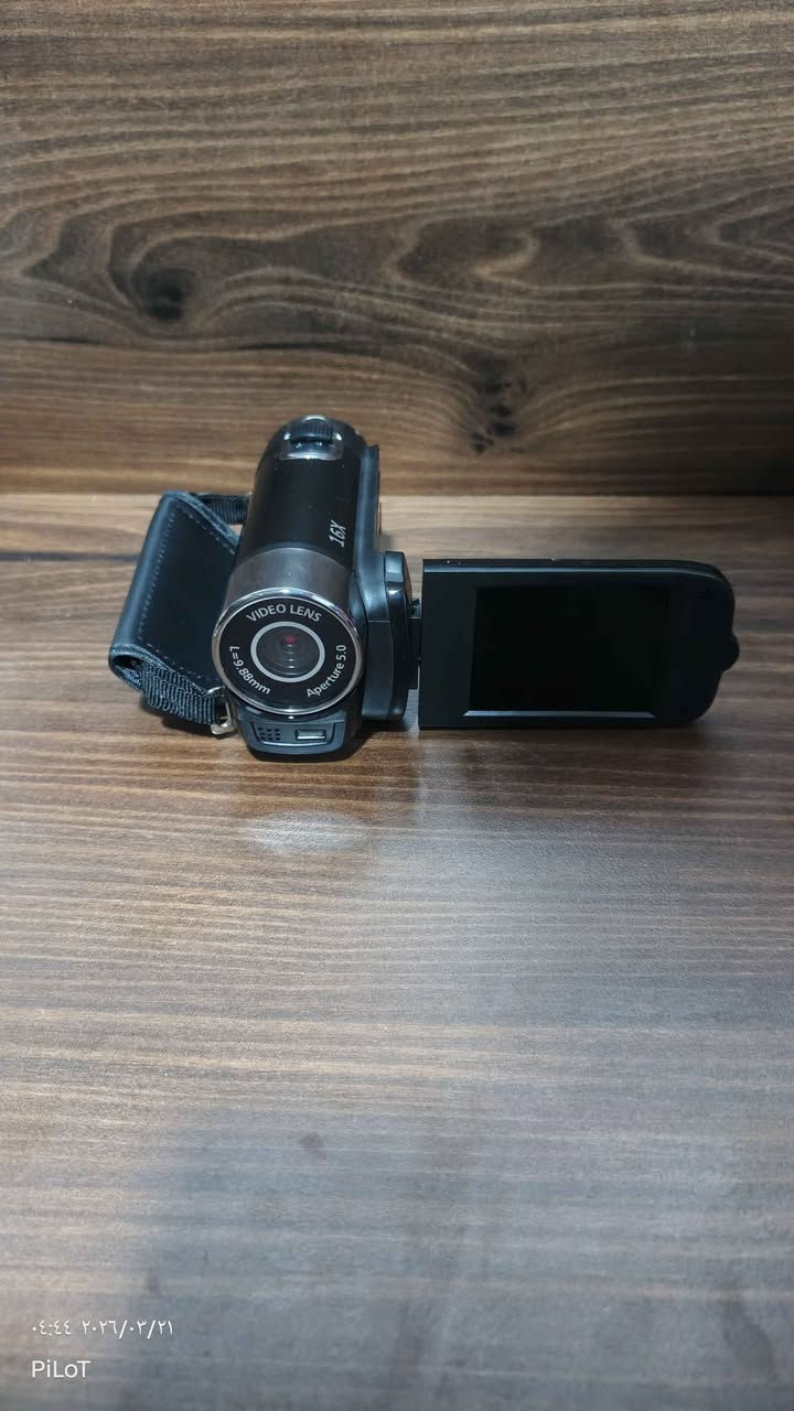 كاميرا تصوير محمولة + تثبت على ستاند للتصوير 
شاشة قلاب 
أغراضها كاملة بدون نقص 
ملاحظة : الكاميرا تأتي بدون كارت ميموري بيجي, صلاح الدين


**إذا كنت صاحب هذا الإعلان وتريد حذفه لأي سبب، رجاءا أرسل رسالة إلى الدعم الفني**