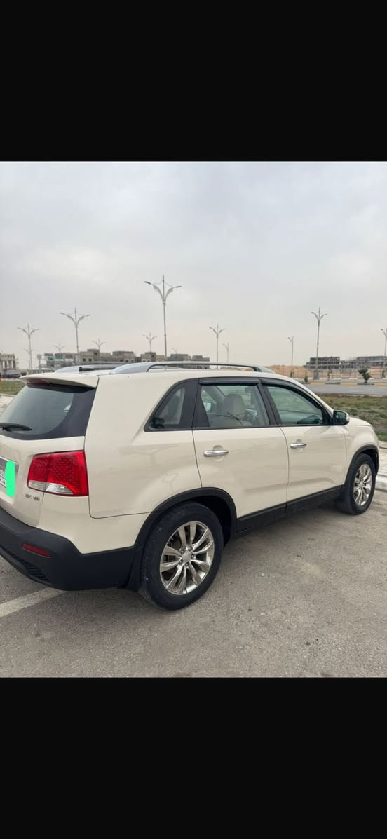 السلام عليكم للبيع كيا سورينتو موديل ٢٠١١ فول بصمة بانوراما 7 راكب 6 سلندر 3 قطع تبريد امريكي دخول كلين فقط بارد باب خلفي عكس السائق وباب خلفي مكاني بغداد السعر ١٤٥ وبيهه مجال مكان السيارة بغداد حي العامل اي تفاصيل خابر على الرقم 

‭***********
