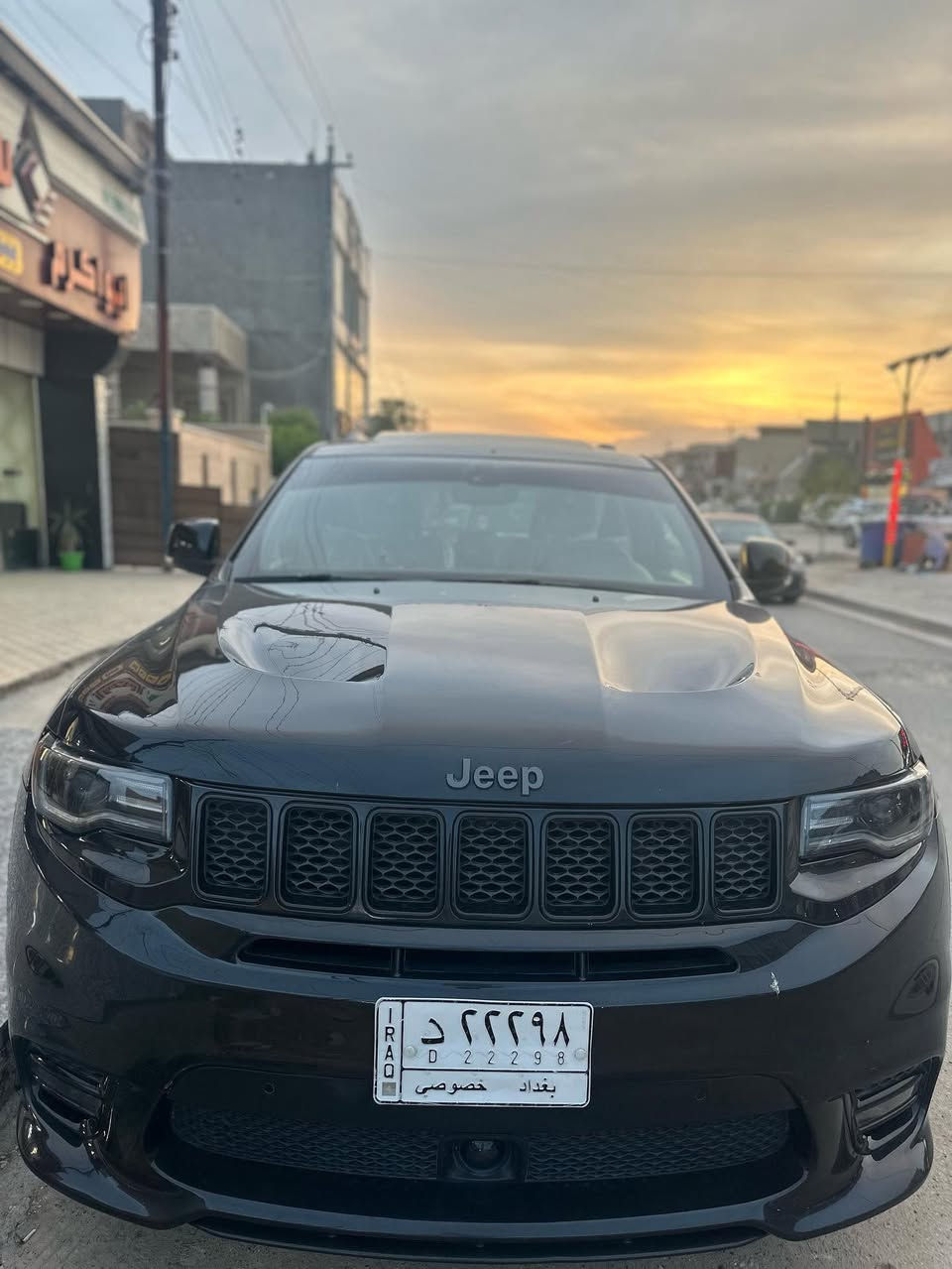 السلام عليكم لبيع Jeep (Limited X)
الحادث خشم  البنيد مبدل اصلي نفس اللون 
وجاملغ صبغ وصور الحادث موجوده 
ماشيه 80 الف 
السيارة حيل جديدة

الموديل :2019
المحرك : V6.  3.6L .

تخم تايرات جديد
صدر جديد امامي خلفي
ترايها كلش حلو سياره برغي مناقصها بأسمي تحويل نفس اليوم 🖤

* المواصفات :
* نقطة عمياء .
* دفع رباعي 4x4 . 
* فرش المقاعد من الجلد . 
* المقاعد الأمامية كهربائية .
* ذاكرة لحفظ وضعيات الجلوس . ليد
* المقاعد الأمامية مع تدفئة . 
* صف المقاعد الخلفية مع تدفئة . 
* ويل قياس 20 انج اسود لماع .
* مقود السائق كهربائي . 
* تدفئة ستيرن . 
* سقف بانوراما .
* شاشه 8.4 انج .
* نظام الملاحة (GPS) . 
* نظام خاص للطرق الوعرة . 
* مصابيح امامية زنون . 
* المصابيح الأمامية مع LED لايت . 
* كشافات الضباب زنون . 
* تشغيل عن بعد .
* صندوق كهربائي .
*  حساسات أمامية . 
*  حساسات خلفية .
* كاميرا خلفية .
* بخاخ ماء لتنظيف المصابيح الامامية .
* مرايا بخاصية التعتيم الذاتي . 
* مرايا جانبية قابلة للطي كهربائيا . 
* بلوتوث تلفون . 
* محدد سرعة . 
* نظام تشغيل واطفاء اوتماتيكي للمحرك للتوفير من صرف الوقود .
* نظام بريك اوتماتيكي 
مكانها بغداد البياع ***********‬
للاستفسار اتصال او وواتساب
