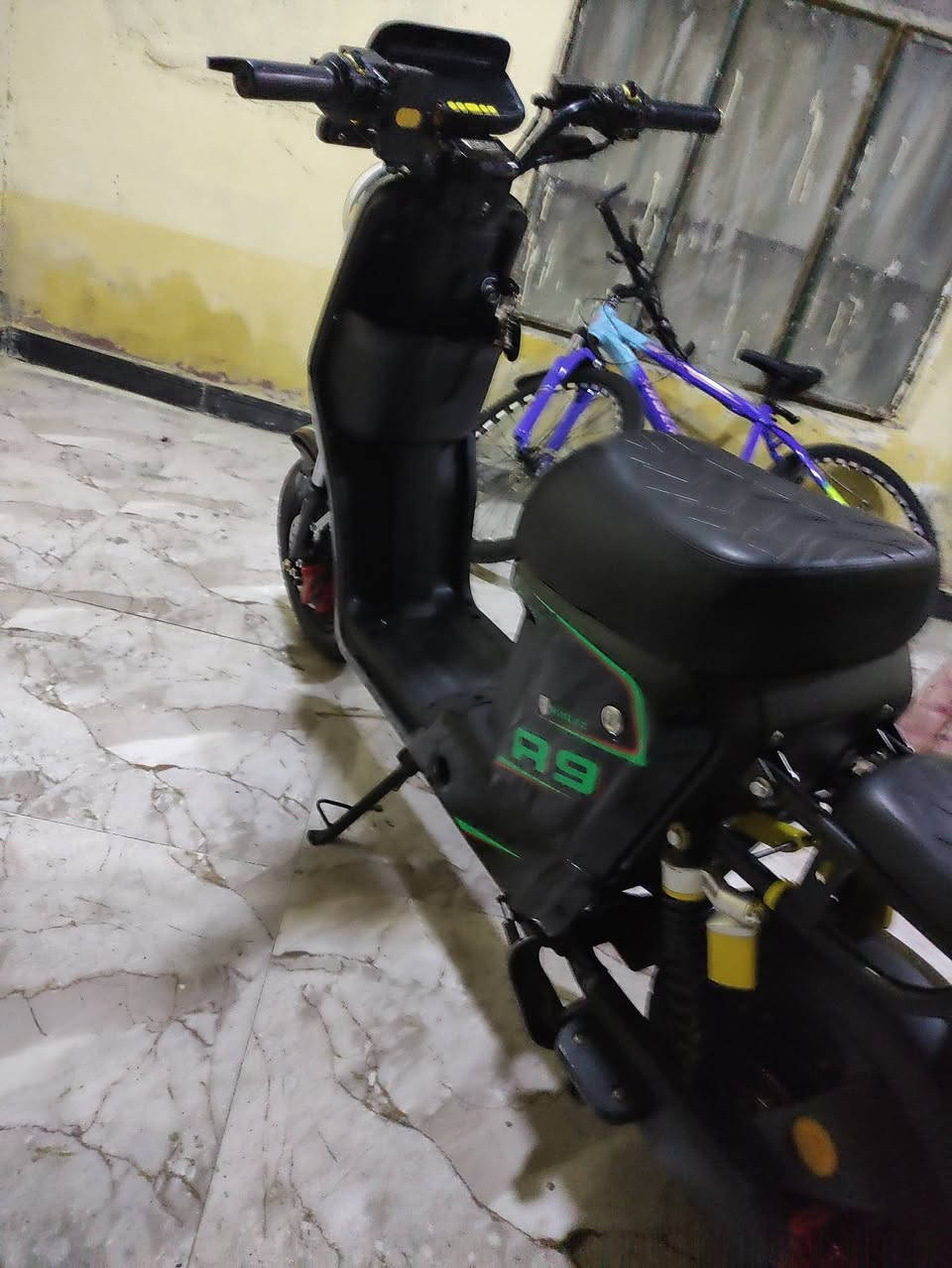 سلام عليكم دراجه جديده لبيع لبطاريات32لسعر450ولموشراي لا يراسل استفسار عل***********

