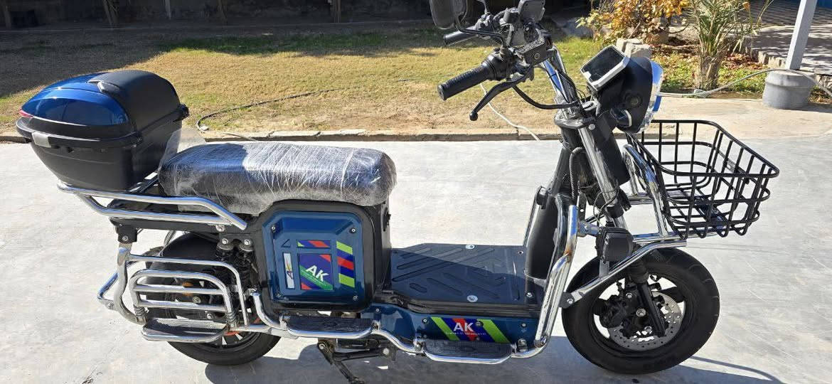 سلام عليكم 
موطور شحن للبيع موديل 25
صار شهرين من اشتريتة 
بطاريات عل فحص 
سعر 650 

***********
