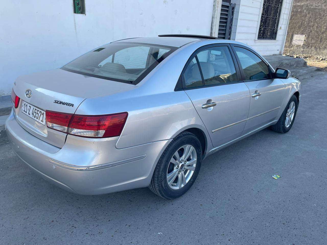 سلام عليكم سوناتا خليجي 2009 محرك 2400 دوش داخل بيجي سلايد رقم بغداد الجديد تحويل ثاني يوم شرط التحويل السياره بيها 4 قطع صبغ 3 قطع اثر جراد وبيها طخه بالجاملغ الامامي بدون دواخل السياره عليها ادامه كامله من كلشي حتى تخم تاير جديد نقصها فريز التبريد صار بي ليك والمشط بي طكطكه خفيفه غير شي ماكو بعد الحمدلله السياره كلش حلوه ومابيها شي ميشتغل كل كهربائيتها شغاله اي نقص ماكو مكان السياره الغزاليه سعرها 110 بيها مجال بسيط وفدوه لكلبكم الي متعجبه ويشوف سعرها غالي خلي يعبر المنشور للاستفسار *********** بغداد, العراق
