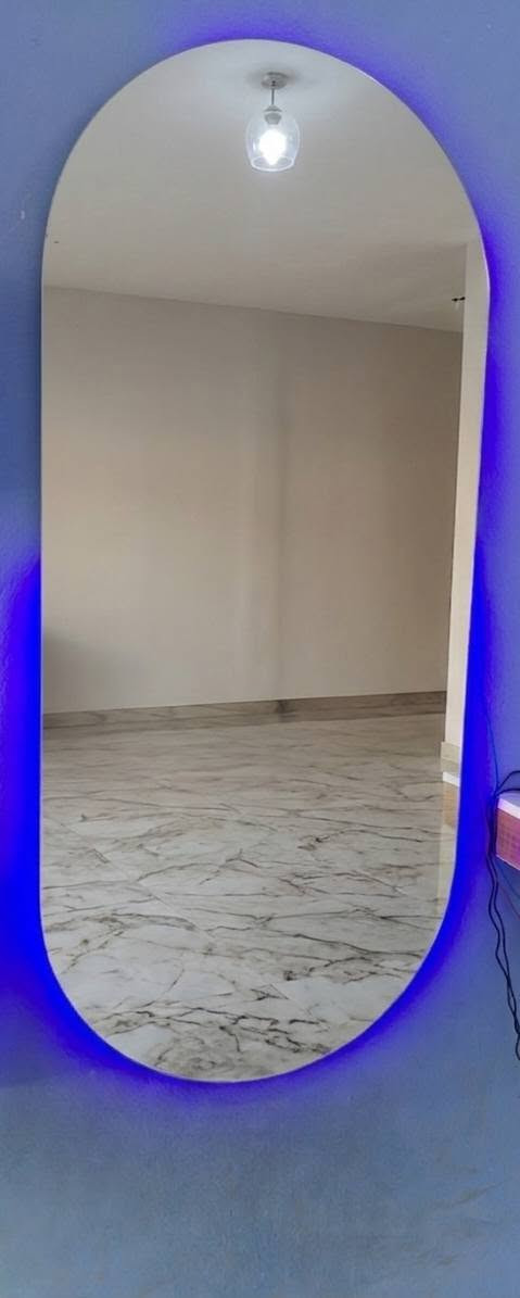 يوجد مرايات حلاقة عدد ٢  الحجم ١٤٠×٦٠ مع نشرات  + مجرات خشب جداريات عدد ٤ مع ٣ رفوف  للبيع و بسعر مناسب  
للاستفسار / *********** - واتساب
