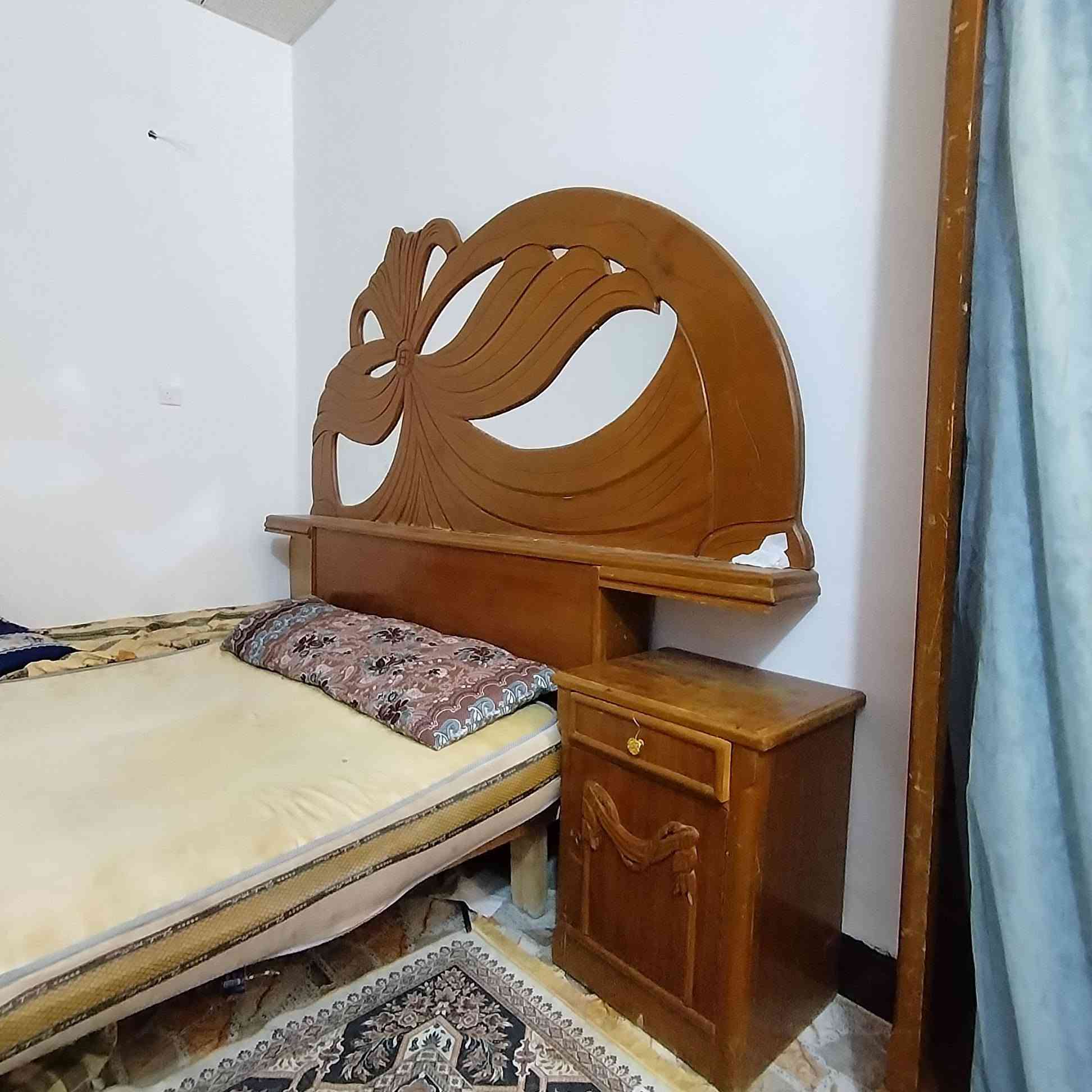 السلام عليكم غرفة اخشاب تسكام طابقين للبيع ***********

