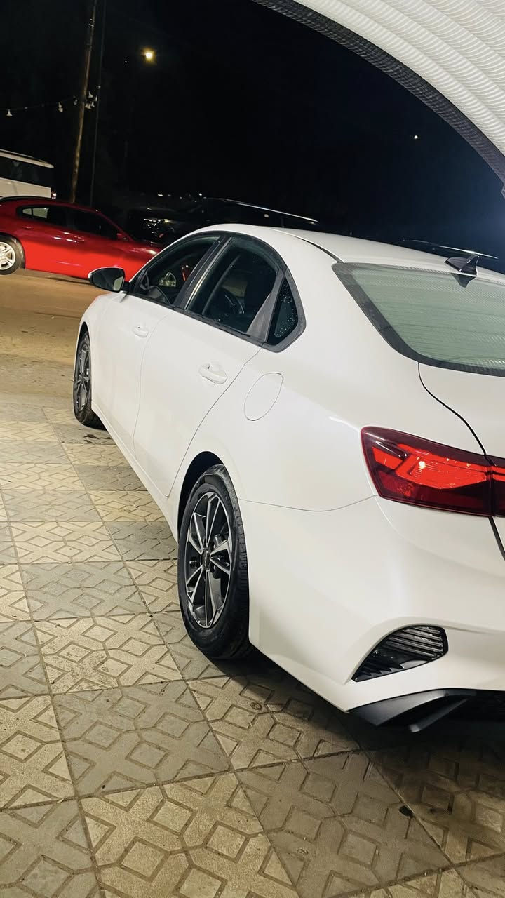 السلام عليكم كيا فورتي 2023 وارد امريكي معوقين مكفوله تغرير مواصفات اعتياديه ويل كب رادار امامي كامره دواره وبعد باقي مواصفات السعر 163 ورقه ***********
