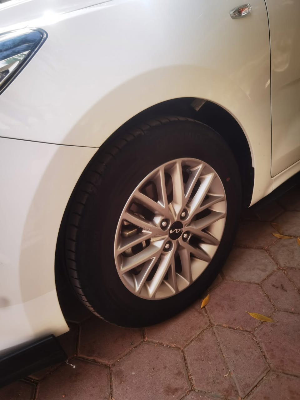 السلام عليكم
من رخصة الادمن 
كيا ريو هاتش باك موديل ٢٣ نص فول
كير ومكينه مكفولات 
مكينه ٣ سلندر تيربو  
وراد كوري بيه فقط جاملغ خلفي صبغ
السياره كلش نضيفه واحلا من الصور 
رقم بغداد بأسمي
مكان السياره /الانبار الرمادي 
للأستفسار اكثر ***********
