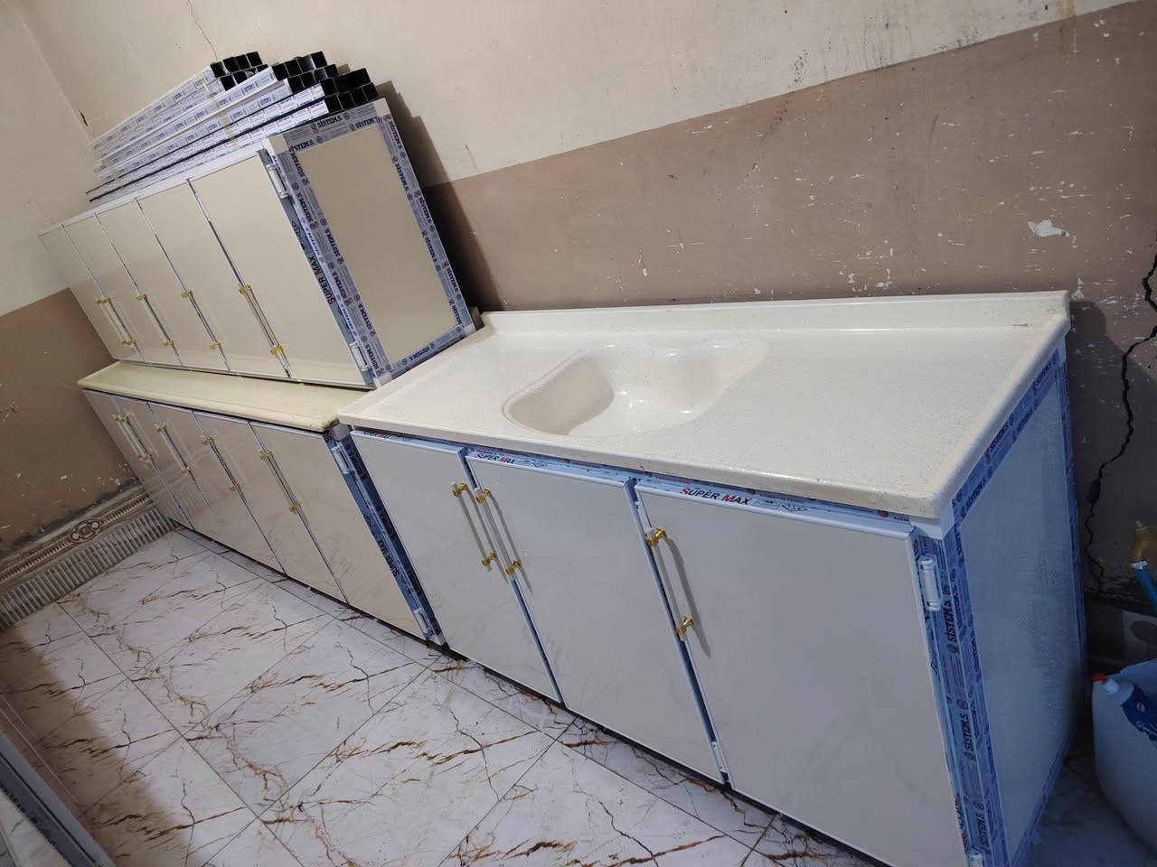 كاونترات جديد غير مستخدم تسكام البيع المكان عل شط يم فرع السيد غازي أو منطقة الكربلا ئي يم المسبح عفك الاستفسار اوتتصل *********** اوحتى العنده مراوس أو بيع چنه حاضرين
