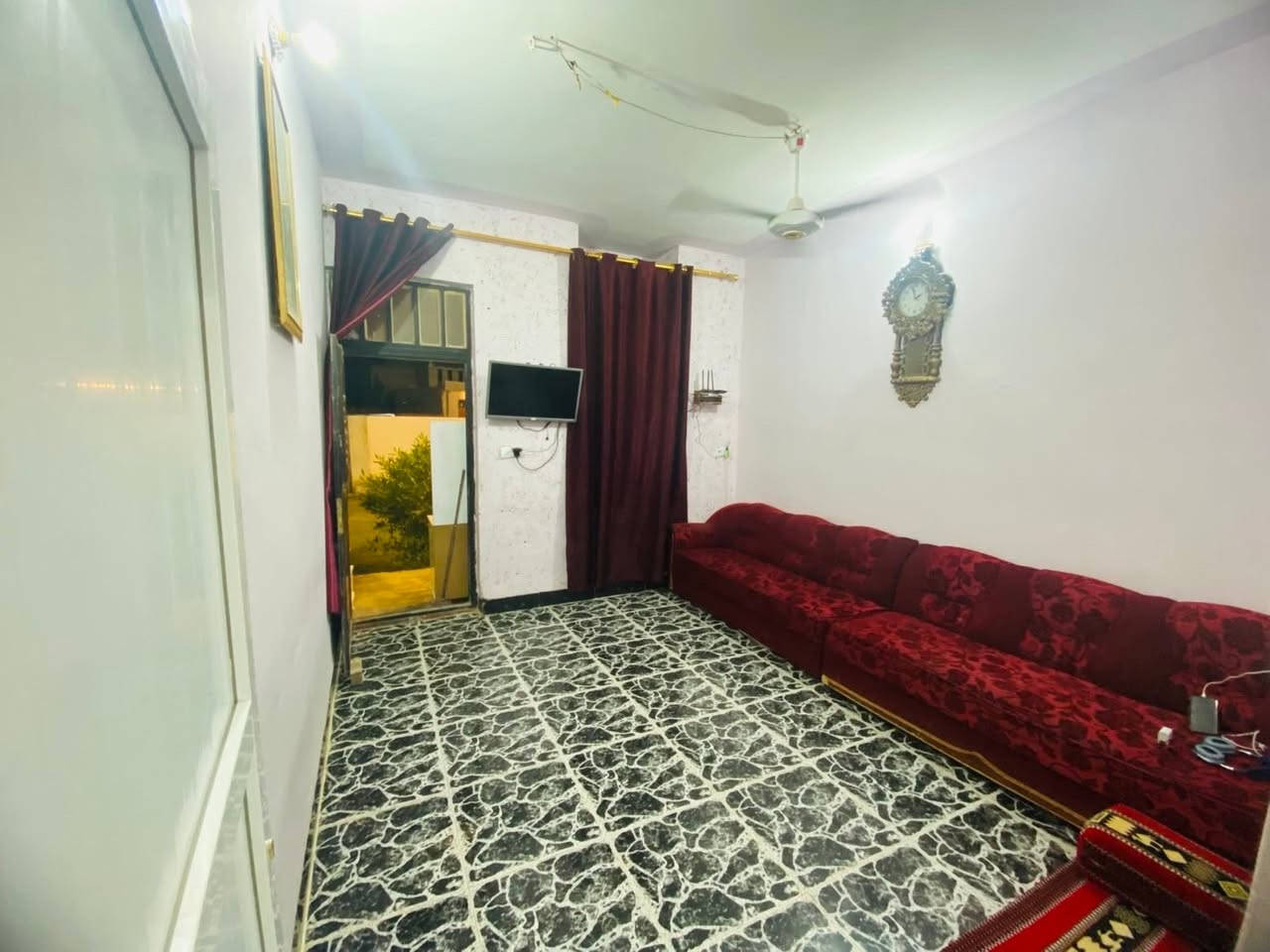 الـسلام عليكم 
بـيـت للبيع 🏫 حـي الـفـرسـان
 قـرب المـدرسه+ المخبز

مسـاحـه ٦٠٠م طـابقيـن
رگـن شـارع تجاوي 

مـلاحـظـه الـبـيـت يـتكـون مـحـل خـارجـي
الـطـابـق الارضـي يـتـكون مـن 
ديـوان + غـرف نـوم عـدد ٣ + صـاله + مـطـبـخ + منـور + مخـزن + صـحيات عـدد ٣ + حـديقتـين

الـطـابـق الـثـانـي يـتـكـون مـن 
غـرف نـوم عـدد ٥ + صـالـه + صـحـيـات 
مـلاحظـه ٣ غـرف نـوم يعـرزهن لبخ داخلي فقط
الاسـتفسار والـسـعـر ☎️
***********
***********
