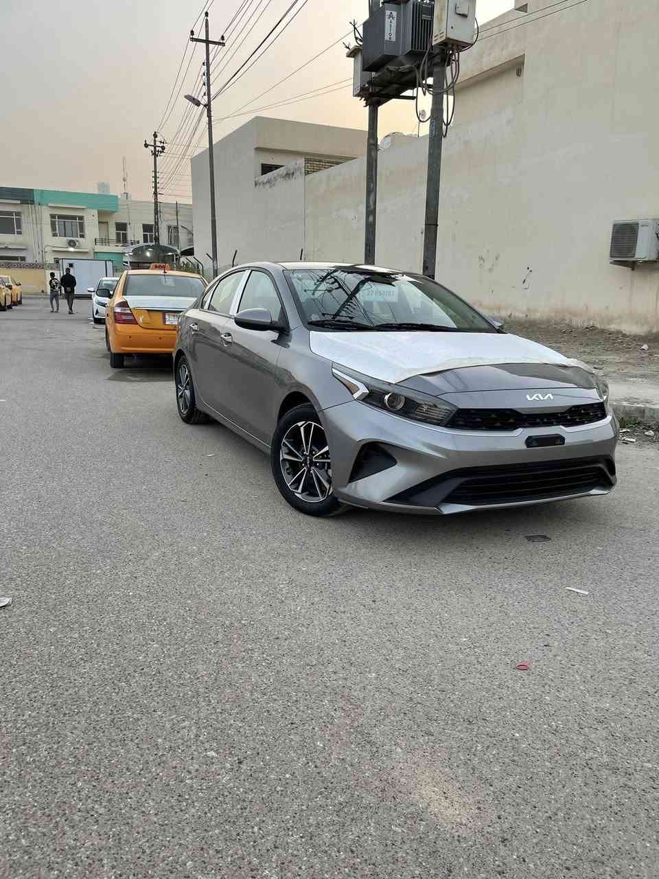 سلام عليكم كيه فورتي مديل ٢٣ ماشيه ٢٠ الف معوقين معوقهه ولد شاب  بيهه قطعه وحده الباب السايق مبدل للاستفسار اكثر اتصل ***********
