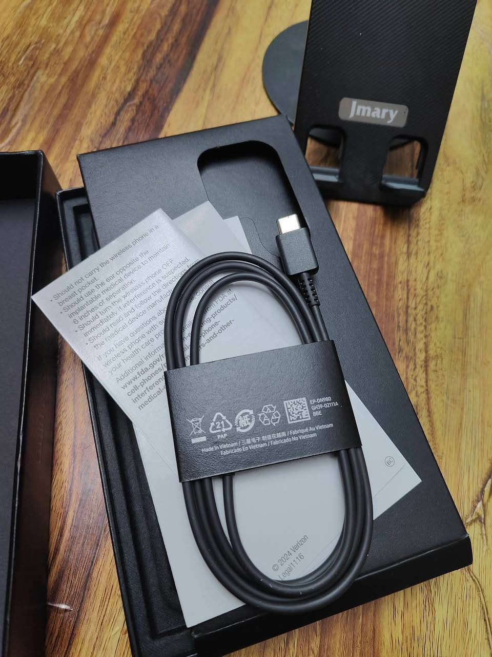 اس 24 الترا أمريكي ذاكرة 256 لون اسود 
اخو الجديد كامل ملحقات 
يشغل شريحة عادية وشريحة الكترونية 
سعر 900 نهايته بدون مراوس 
***********
