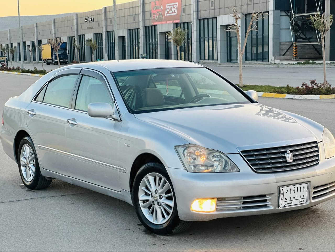 شاهانە موس موس 
٢٠٠٦ی بەسمە رەساسی 
مەکینە بچوکی گێڕ گەورە ١٨٠ 
دوو پارچە و نیوی بۆیاغە 
بێ دەعم و لێدراو قرچ 
گێر و مەکینە و کارەبی و دوکەڵ بە شەرت 
١٢٨ هەزار رۆشتوە 
شانسی کۆسەرە و کەڤەر گۆراو بەشەرت 
سعری کۆتایی ٥٥ گەڵا 
*********** 
*********** Singapore
