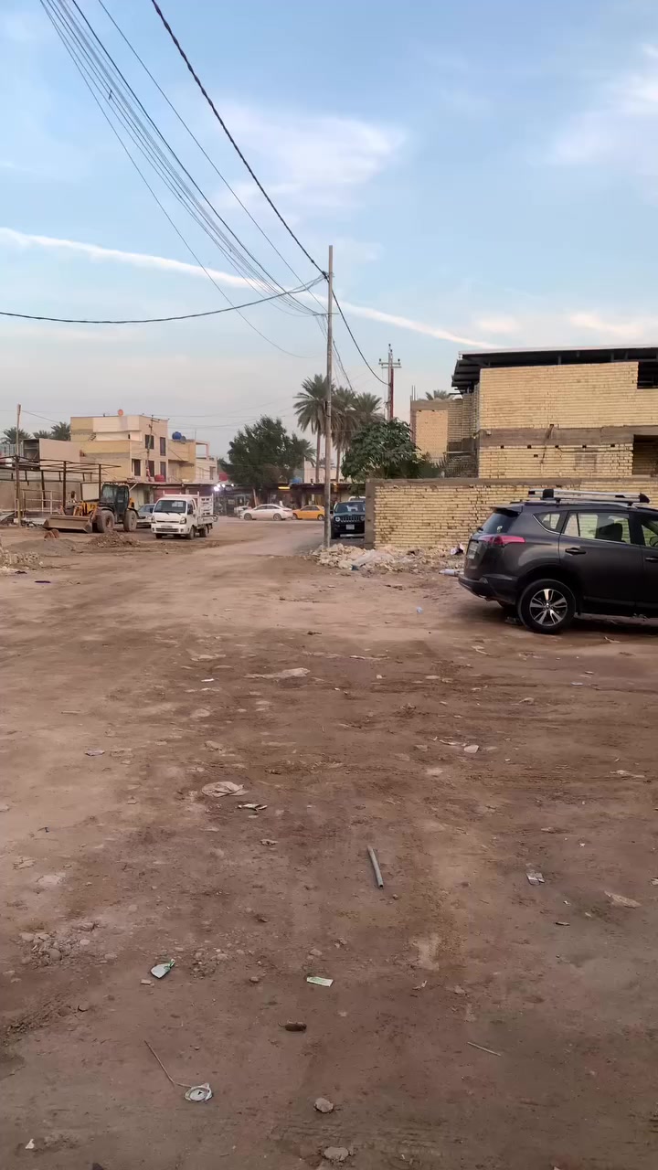 أرض في نزال سليم دروش 
قرب مدرسة حاتم الطائي 
مساحة الأرض ١٠٠ بدون أوقاف 
لا تحتوي الأرض على اي وقف 
نزال ١١ .٥٠ 
واجهه الأرض ٩ 
تحتوي على كافة الخدمات من الكهرباء ، الماء 
تبعد عن الشارع العام الرئيسي  اقل ٥٠ متر  
كذلك يوجد إقرار محكمه مصدق من صاحب الأرض الأساسي 
لتواصل والاستفسار الاتصال على الرقم 
***********
