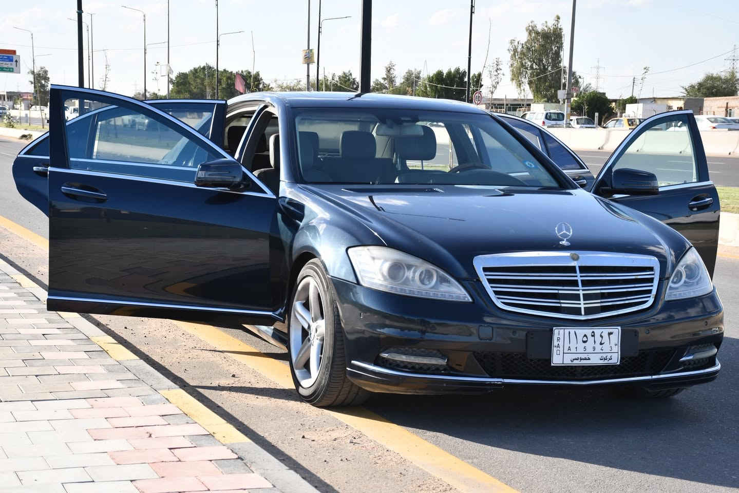 مرسيدس اس 550 
موديل  2008
  (گمرگ مدفوع وكامل)
فول مواصفات 
جگات ترفع السيارة
حساسات امامي خلفي
بردات امامي خلفي كهرباء
كراسي امامي خلفي كهرباء 
خزن ثلاث وضعيات
تدفئة وتبريد ومساج
حدادية 100‎%‎
تبريد جديد 
تخم تاير 
وجميع مواصفات الاس المعروفة التي يطول ذكرها
كير ومكينة وتبريد كله كفالة عام
سعر السيارة 150 ورقة 
السيارة مكفولة من اي ضربة بس بيها 4 جاملغات كلير من اليابان واني صبغتهن 
مكان السيارة النجف الاشرف

للاستفسار ***********
