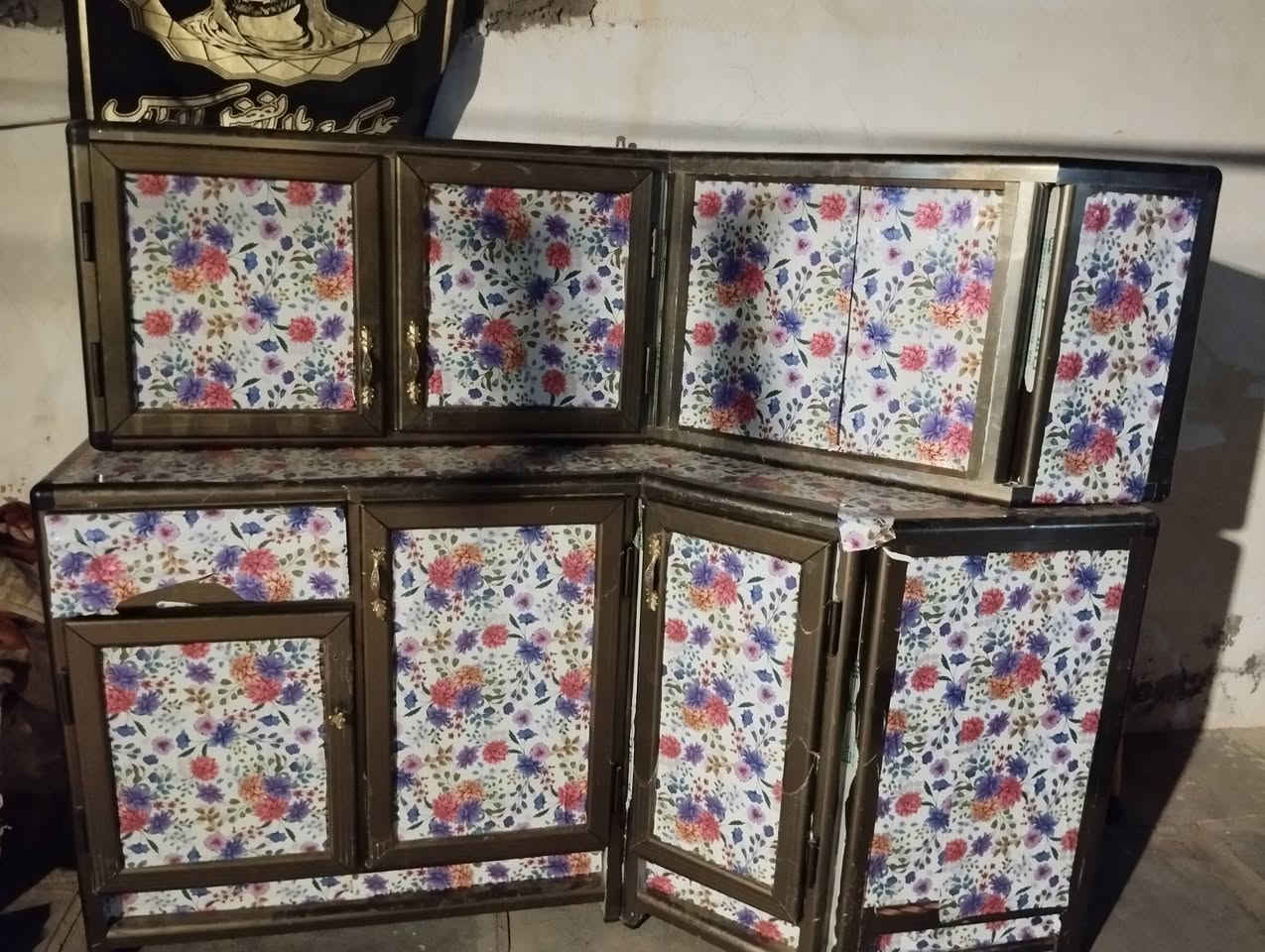 كاونتر للبيع 2 م قطعتين السعر 150,000 وبيه مجال عنوان بغداد الحريه قرب اسواق نمبر 1 الاتصال على هذا الرقم ***********
