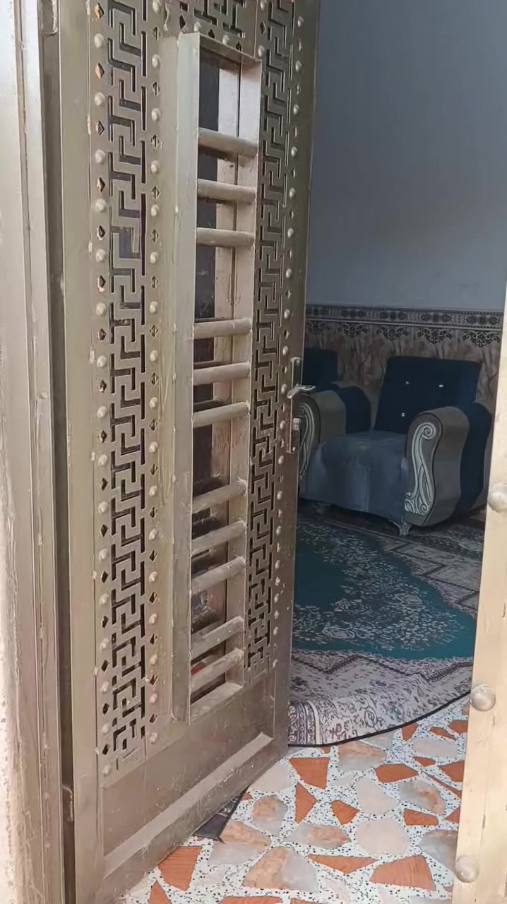 الدار للبيع مساحه 100م زراعي سند 25منطقه الماجديه كيعان حجي حسن لاستفسار لاتصال ***********
