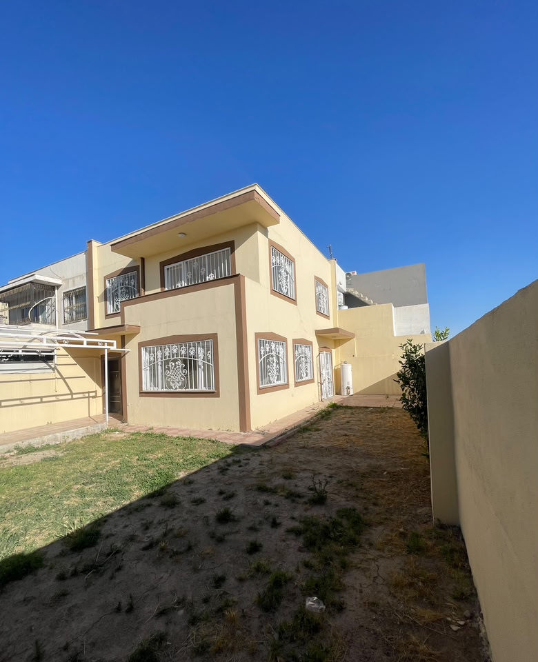 🏡 خانوویەکی ناوازە و زۆر خۆش لە ئۆزال سیتی 🏡

📍 شوێن: ئۆزال سیتی، نزیک ١٥٠ مەتر

📐 رووبەری زەوی: ١٧٢ مەتر

🛏️ ٣ ژووری نووستن
🛋️ هۆڵی فراوان و ڕووناک
🌳 حەوشەیەکی جوان و گونجاو بۆ خێزان
🚗 شوێنی پارکینگ
🏠 بینایەکی پاک و ئامادەی نیشتەجێبوون

💰 نرخ: ٥٤٥ وەرەق

📞 بۆ زانیاری زیاتر و سەردان:
***********
***********
***********

#ئۆزال_سیتی #خانوو_بۆ_فرۆشتن #هەولێر #RealEstate #NawZan

🏡 منزل مميز وجميل جداً في أوزال سيتي 🏡

📍 الموقع: أوزال سيتي، بالقرب من شارع 150 متري

📐 مساحة الأرض: 172 متر مربع

🛏️ 3 غرف نوم
🛋️ صالة واسعة ومشرقة
🌳 حديقة جميلة ومناسبة للعائلة
🚗 موقف سيارة
🏠 منزل نظيف وجاهز للسكن

💰 السعر: 545 ورقة

📞 للمزيد من المعلومات أو لحجز موعد للمعاينة:
***********
***********
***********

#أوزال_سيتي #منزل_للبيع #أربيل #عقارات #NawZang_Real_Esta
