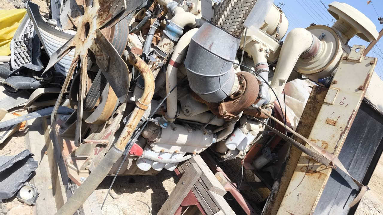 سلام عليكم.  للبيع مولدة رولز رايز 650كيفي 12سلندر  كفالة  عامة  مولدة ما مشتغلة بالعراق نهائياً المكان ميسان 
الاتصال. ***********
