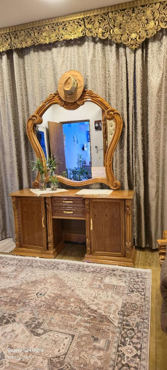 السلام عليكم 
غرفة نوم للبيع سرير وميز تواليت وميز تلفاز وكنتور من ٦ بيبان سلايد تصميم تركي نجارة عراقي تكمة الضرر فقط بميز التواليت من الاسفل مشخوطه البيبان وميز التلفاز محفر قليل من الاعلى ب مليونين وربع وبي مجال 

نص تخم يتكون من كراسي نفر اثنين وقطعه ام النفرين مع الجراجف والمخاد البيض الكبيرات ب ٢٠٠ وبي مجال 

تلفاز صغير جدا بدون نت ينفع للكامرات ب ٢٥ وبي مجال 

متوفر هذا الكريكوت للبيع بس التول بي كم شق واليدة مال كركوت المحمول من جهه مكسورة ب ٥٠

بردات الغرفة تول وبردتين عله كبر الحائط للبيع مع السجة وملحقاتها  ب١٠٠ واذا كامل ١٥٠

ميز تلفاز القطعه الفوك مرمر  اصلي وزن ثقيل ب ١٢٥ وبي مجال بسيط خشب ثقيل 

العنوان بغداد الكرادة 

الشراي يكتب وادخله خاص وان شاء الله يصير خير


**إذا كنت صاحب هذا الإعلان وتريد حذفه لأي سبب، رجاءا أرسل رسالة إلى الدعم الفني**