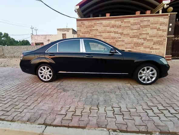السلام عليكم مارسيدس S500  للبيع كفاله عامه كير مكينه حداديه تخم تاير فول أبواب جنطه شفط سياره واصله للكمرك وتاركينه معامله بيهه قرار 48 تفاصيل أكثر اتصل
 عل رقم ***********بيك خير ودلل 
سياره ماشيه 55 الف..
