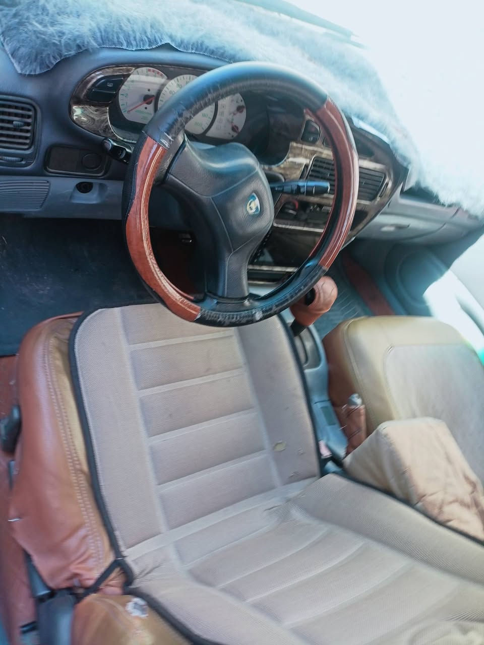 السلام عليكم 
بروتون 2004 للبيع سياره جاهزه تبريد تدفئه شرط محرك گير صدر صبغ جماليه شرط سنويه بأسمي لغاية 2029 شهر الثامن ورقم مسطرة دولي  دفتر بنزين .
***********
سعر 56
