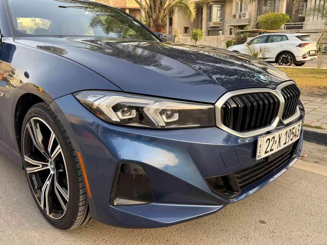 فخامة ألمانية تجمع بين القوة والاقتصاد 
للبيع فقط BMW 330e. موديل 2023

🔥 وارد أمريكا / فول مواصفات
📅 الموديل: 2023
📍 العنوان: بغداد الكرخ
📞 للاستفسار: ***********موجود رتساب
💰 السعر: 31,500 دولار أمريكي فقط

✨ المواصفات والتفاصيل:
 • عداد المسافة: تقريباً 21 مايل
 • اللون الخارجي: أزرق مميز يخطف الأنظار 
 • الداخلية: جلد فاخر قرميدي أنيق 🧡
 • نظام هايبرد (بنزين + كهرباء) موفر جداً في الوقود ⚡️
 • ناقل حركة أوتوماتيك 8 سرعات مع نظام القيادة الذكية
 • فتحة سقف بانوراما
 • نظام صوت فاخر
 • شاشة وسطية كبيرة مع نظام CarPlay وAndroid Auto
 • كاميرا 360° + حساسات أمامية وخلفية رادار ات
 • مقاعد كهربائية مع ذاكرة وتدفئة
 • إضاءة LED كاملة داخلية وخارجية
 • نظام الدخول والتشغيل بدون مفتاح
 • تحكم بالمقود متعدد الوظائف + مثبت سرعة ذكي

💥 ملاحظة مهمة:
حادث جدآ بسيط تعتبر كلين السيارة على وضع الشركة 
وجميع الإيرباكات سليمة 100% ✅

🚗 سيارة راقية جداً، نظيفة كالجديدة، اقتصادية، ومناسبة لعشاق الفخامة والأداء. بغداد, العراق
