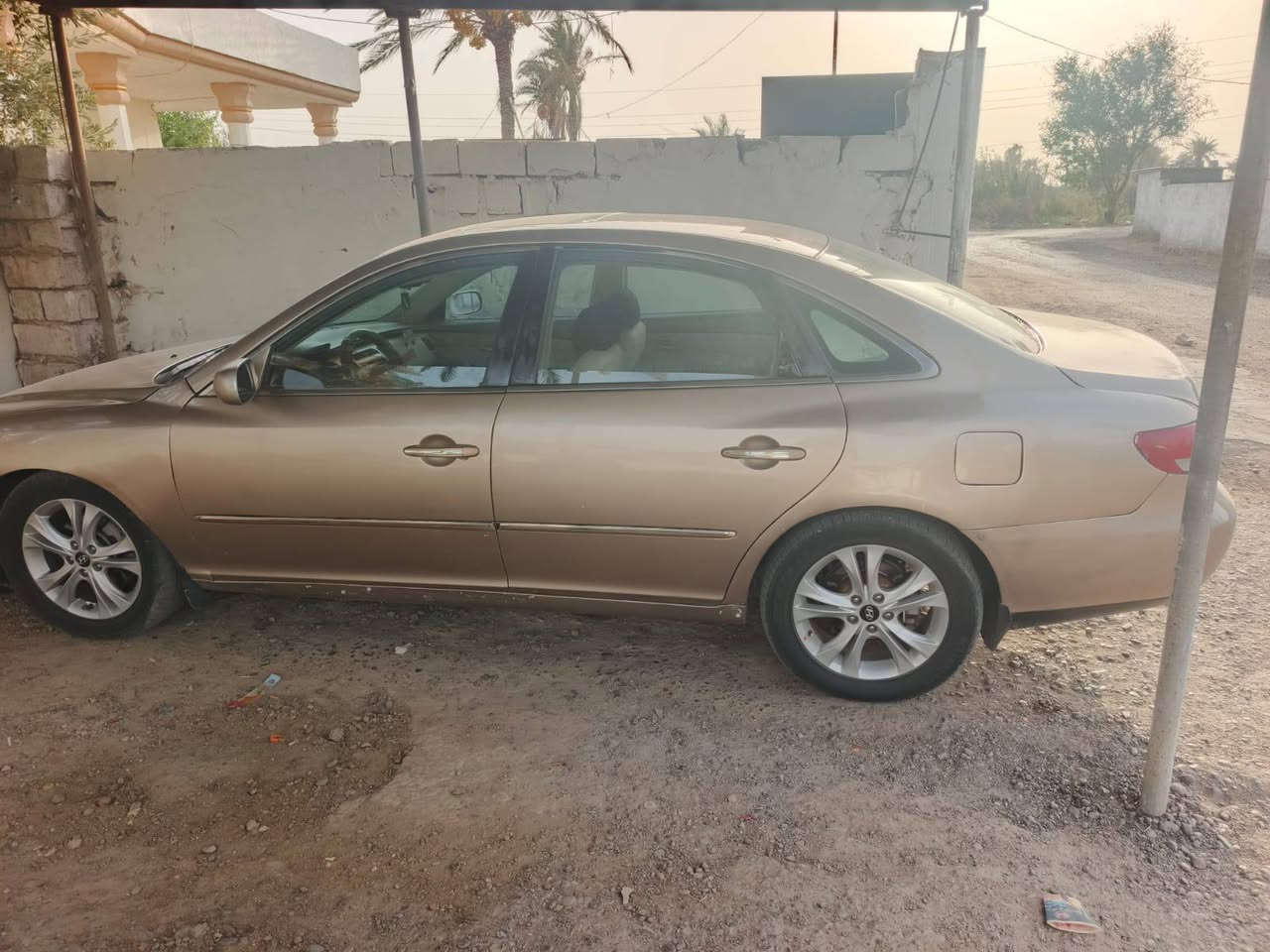 ازيرا 2008 رقم بغداد محرك6 مصبوغه عام عنوان بغداد محموديه //***********///***********
