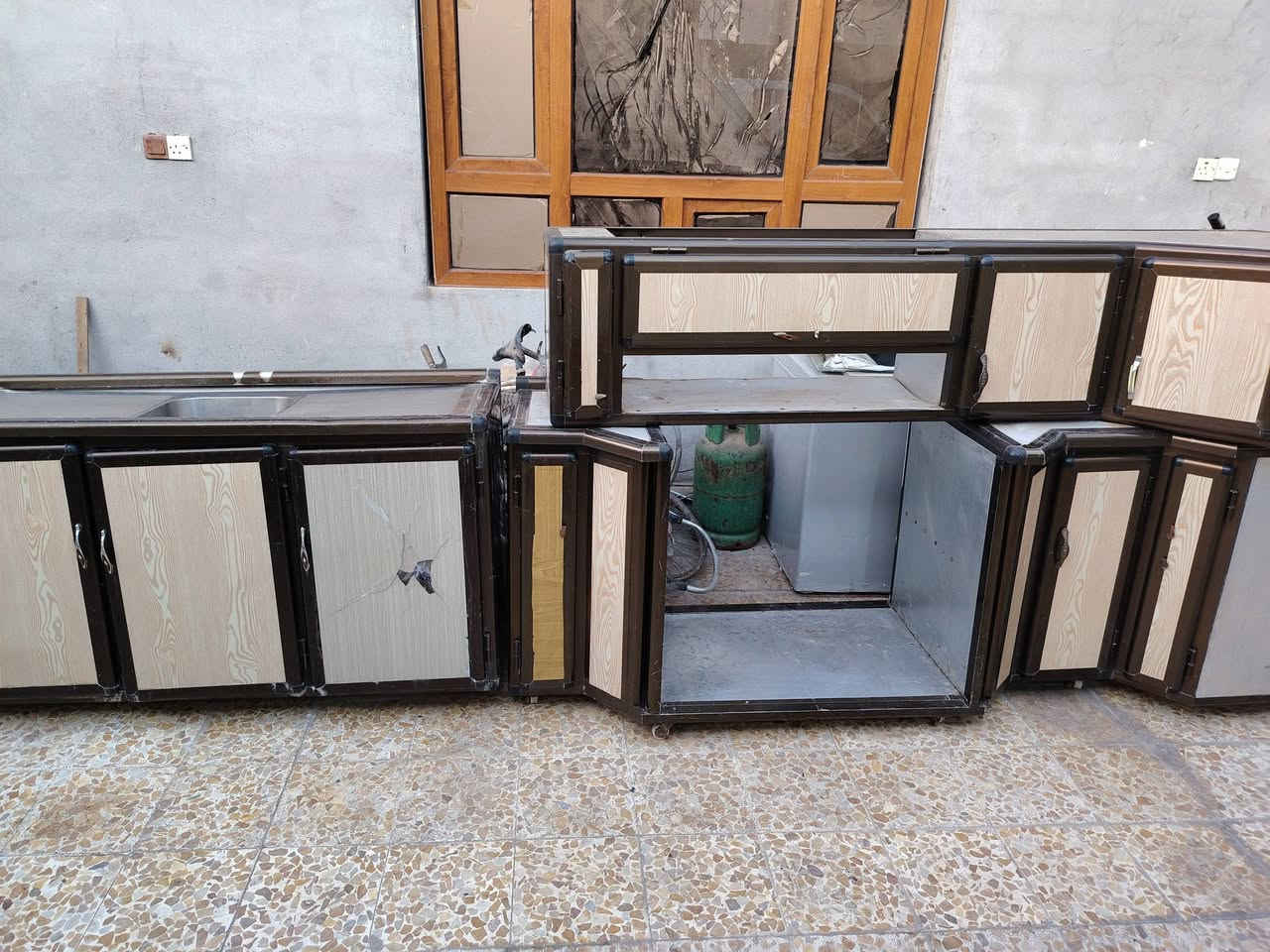 كونتر للبيع فول نضافه سعر مناسب ***********
مكان كوير
سعر 400 الف بيها مجال
