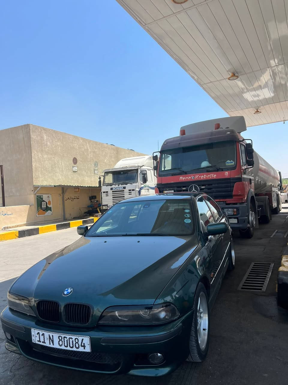 السلام عليكم E39 BMW صقر موديل 2000 حجم 528 مصبوغة عام سيارة  تحديث كامل M
جاهزة رقم بغداد باسمي السعر 95  بي مجال بسيط 
مكاني بغداد للتواصل***********

